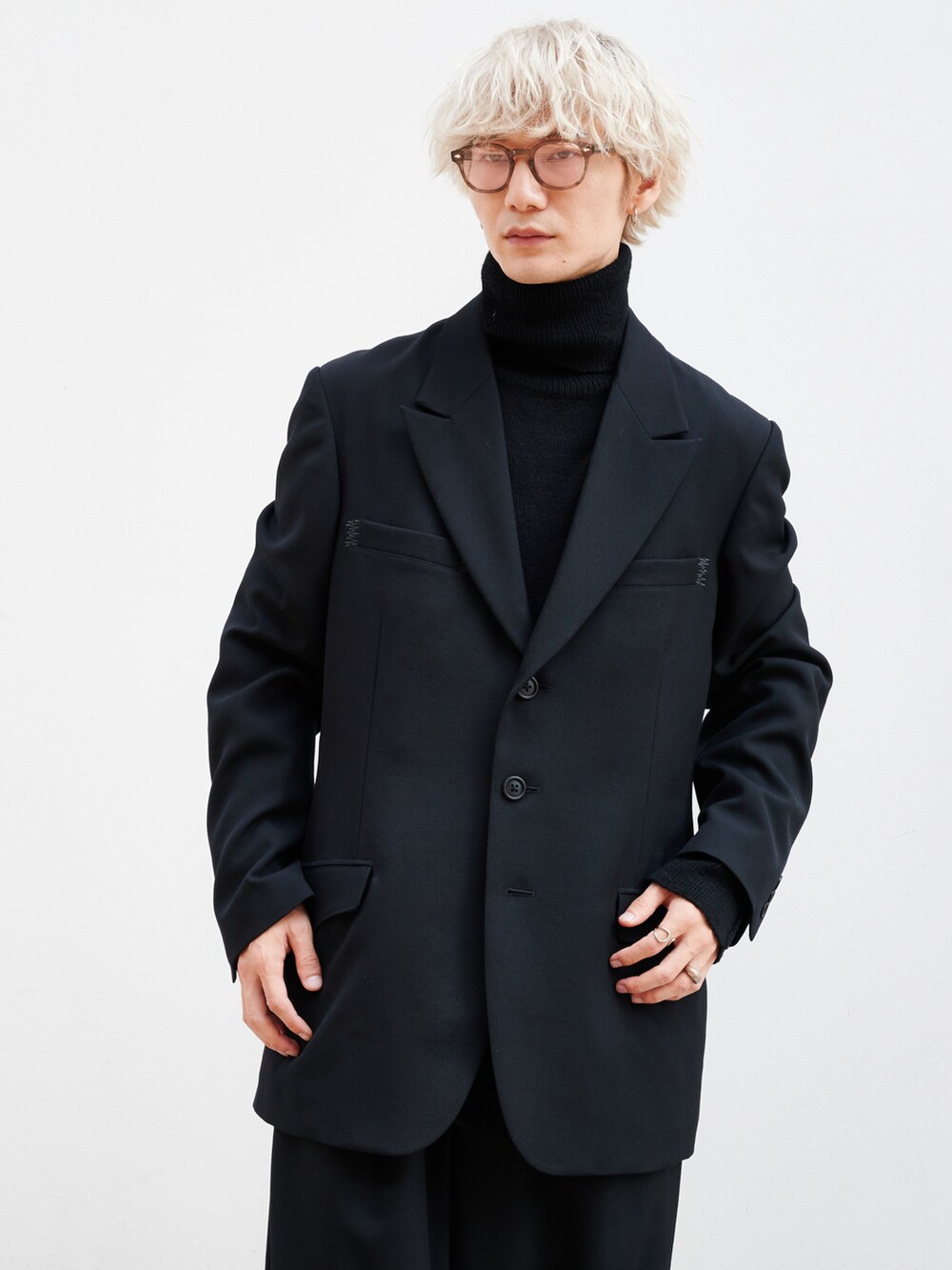 「Y'sのアイテム（パンツ、ブラック系）」を使った、yusanさん（メンズ・176cm）の秋コーディネートの4枚目の写真
