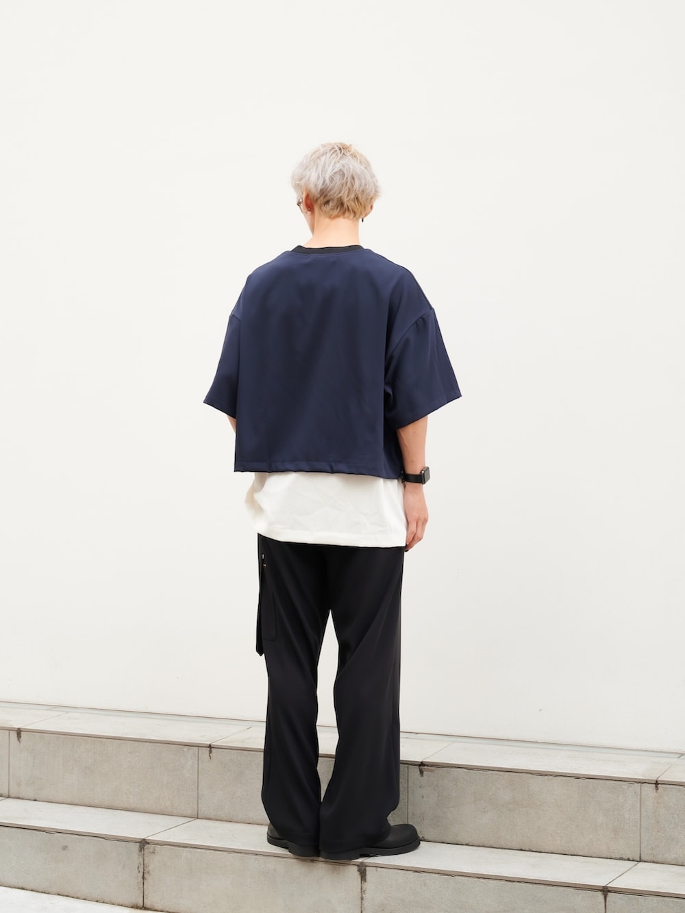 「CULLNI」｜「CULLNIのSTUDIOUS別注 CARGO PANTS（カーゴパンツ、ブラック系）」を使った、yusanさん（メンズ・176cm）の夏コーディネートの3枚目の写真