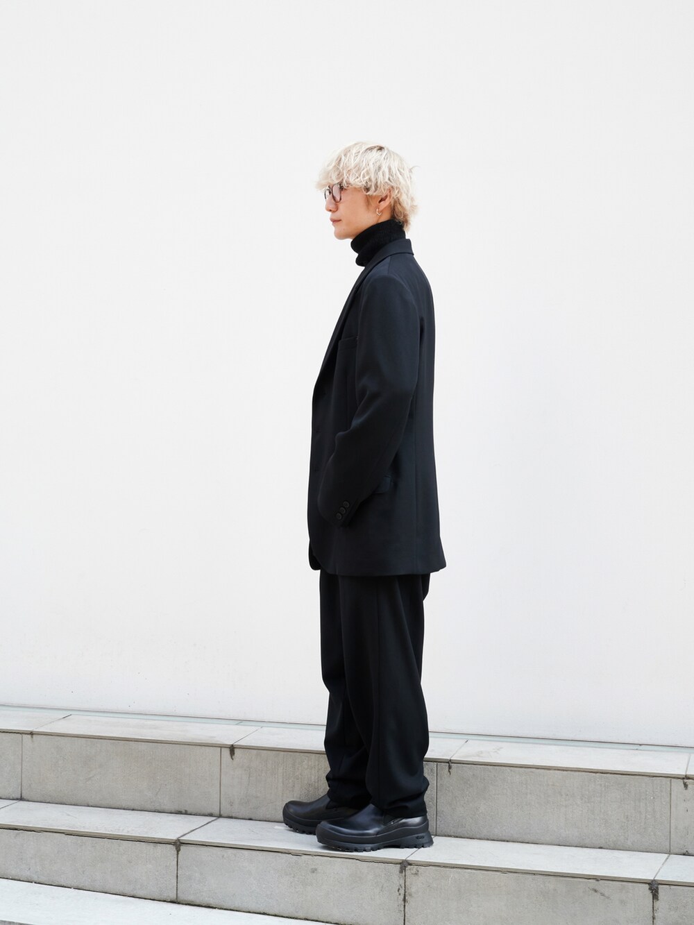 「Y'sのアイテム（パンツ、ブラック系）」を使った、yusanさん（メンズ・176cm）の秋コーディネートの2枚目の写真