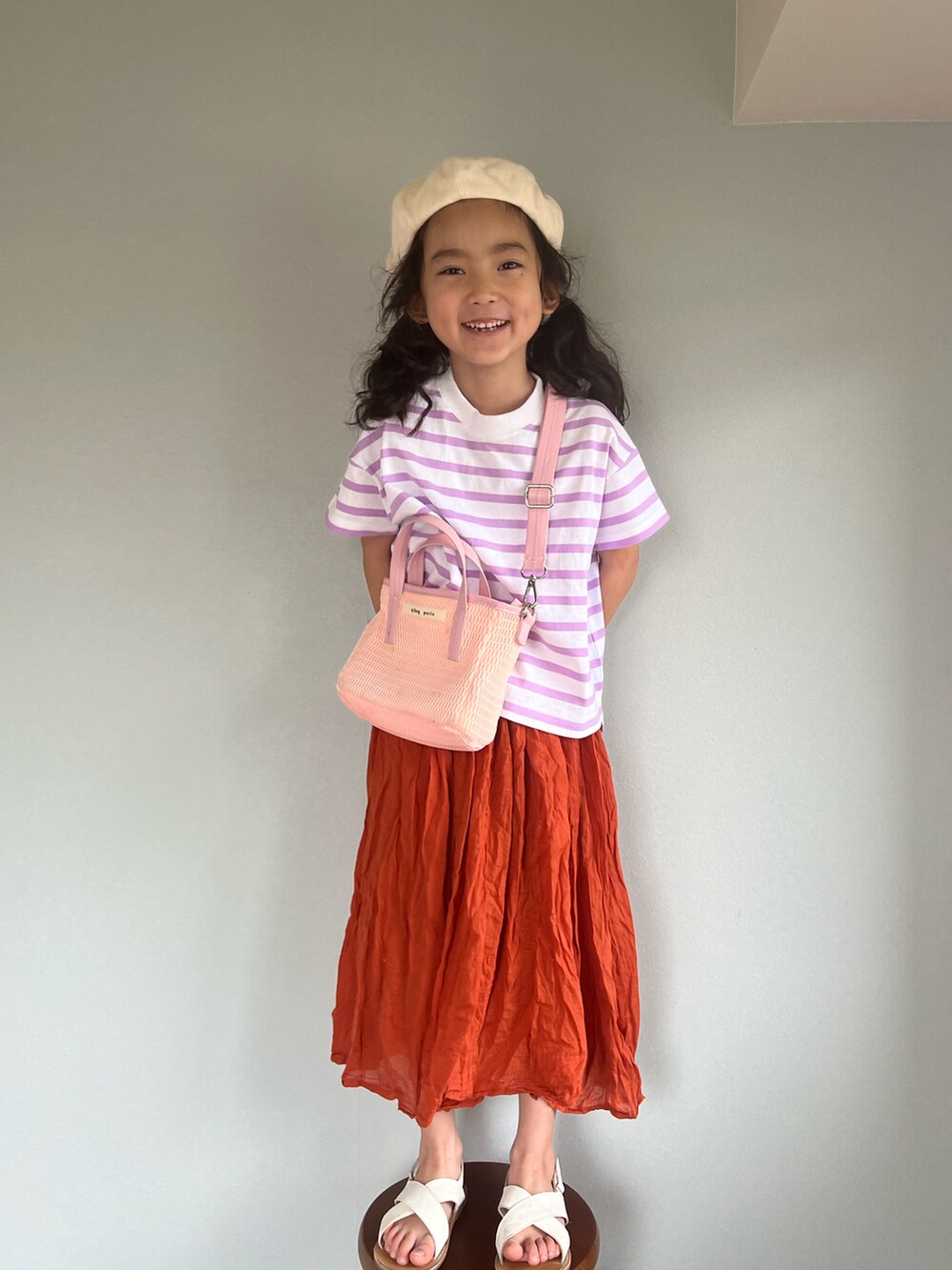 「ストリート、春夏コーデ、ボーダー、スカート、オレンジ、ワイドパンツ、トートバッグ、ショルダーバッグ、サンダル、lowrysfarmkids」｜「CIAOPANIC TYPYの【KIDS】Indiaボイルプリーツスカーチョ（その他パンツ、オレンジ系）」を使った、いちふぅ姉妹さん（キッズ・120cm）の春コーディネートの3枚目の写真