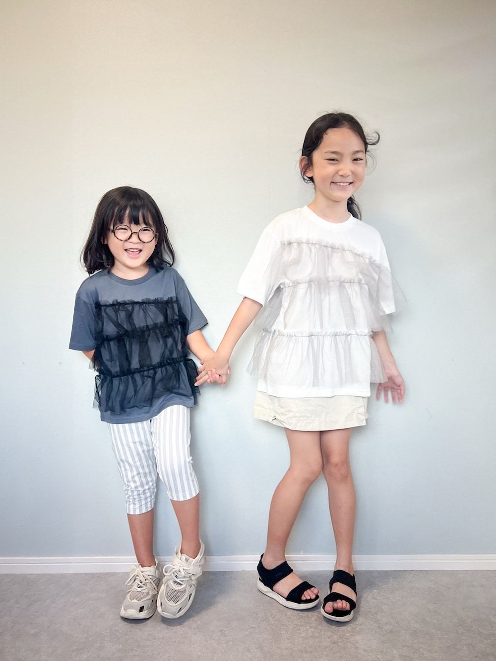 「夏ルックで気分アップ、カジュアルコーデ、チュール、ガーリーコーデ、ユニクロ、プチプラ、夏コーデ、Tシャツ、サンダル」｜「JAM & LINKのランダムチュール 半袖Tシャツ（Tシャツ/カットソー、ホワイト系）」を使った、いちふぅ姉妹さん（キッズ・134cm）の夏コーディネートの3枚目の写真