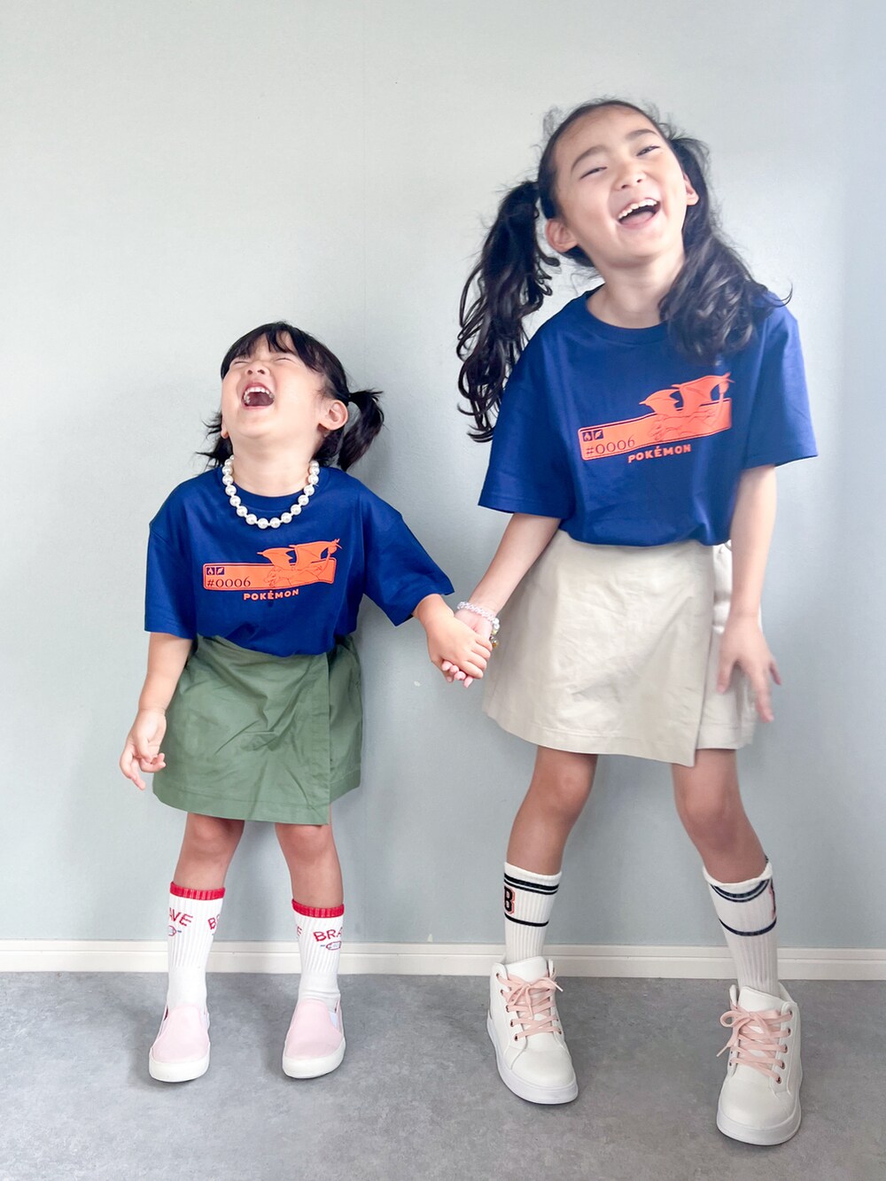 「春夏コーデ、Tシャツ、ポケモン、UNIQLO、スカート、スニーカーコーデ、公園スタイル、カジュアル、スポーツミックス、ストリート、夏コーデ」｜「UNIQLOのアイテム（Tシャツ/カットソー、ブルー系）」を使った、いちふぅ姉妹さん（キッズ・120cm）の春コーディネートの2枚目の写真
