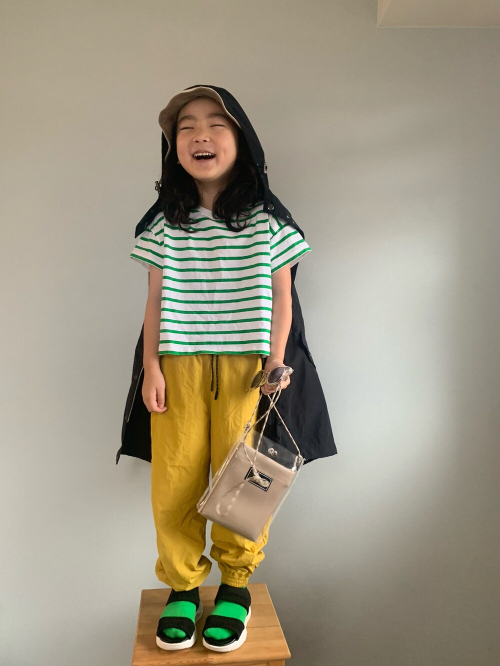 「グルカサンダル、夏だ!Tシャツ着よう!、休日コーデ、カラー×コーデ、カラーソックス、シンプルコーデ、ボーダー、クリアバッグ、チューリップハット、バケハ」|「LOWRYS FARMのUSAボーダーTシャツ 937148(Tシャツ/カットソー、グリーン系)」を使った、いちふぅ姉妹さん(キッズ・110cm)の春コーディネートの2枚目の写真