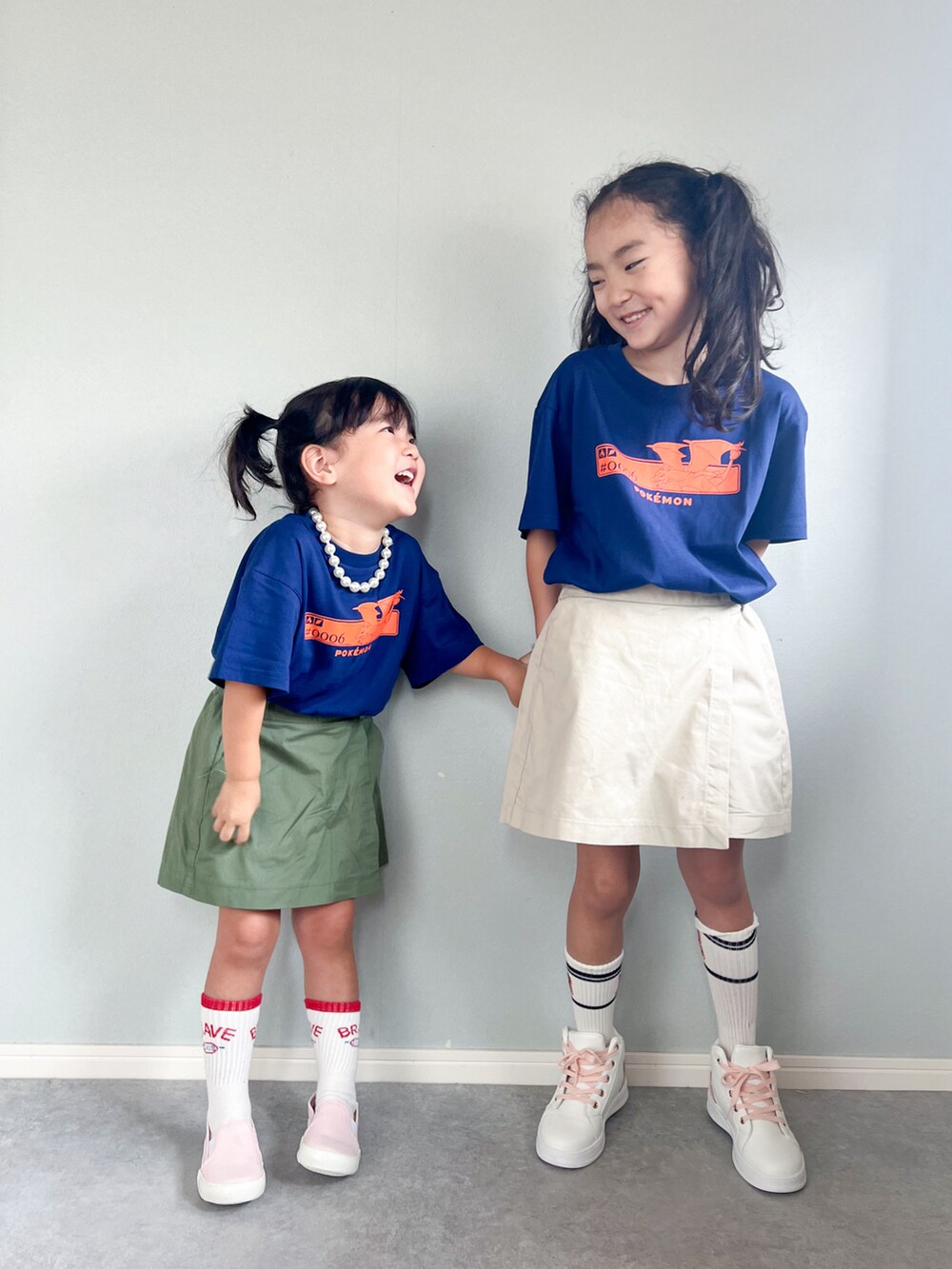 「春夏コーデ、Tシャツ、ポケモン、UNIQLO、スカート、スニーカーコーデ、公園スタイル、カジュアル、スポーツミックス、ストリート、夏コーデ」｜「UNIQLOのアイテム（Tシャツ/カットソー、ブルー系）」を使った、いちふぅ姉妹さん（キッズ・120cm）の春コーディネートの3枚目の写真