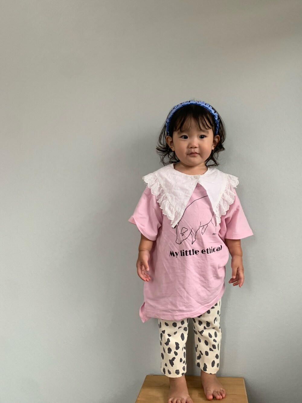 「カジュアルコーデ、ビタミンカラー、ビッグカラー、ビックシルエット、pairmanon、LOWRYS FARM、monmimi、韓国子供服、カラー×コーデ」｜「LOWRYS FARMのｍｏｎｍｉｍｉブタサンＴ　954820（Tシャツ/カットソー、ピンク系）」を使った、いちふぅ姉妹さん（キッズ・110cm）の春コーディネートの2枚目の写真