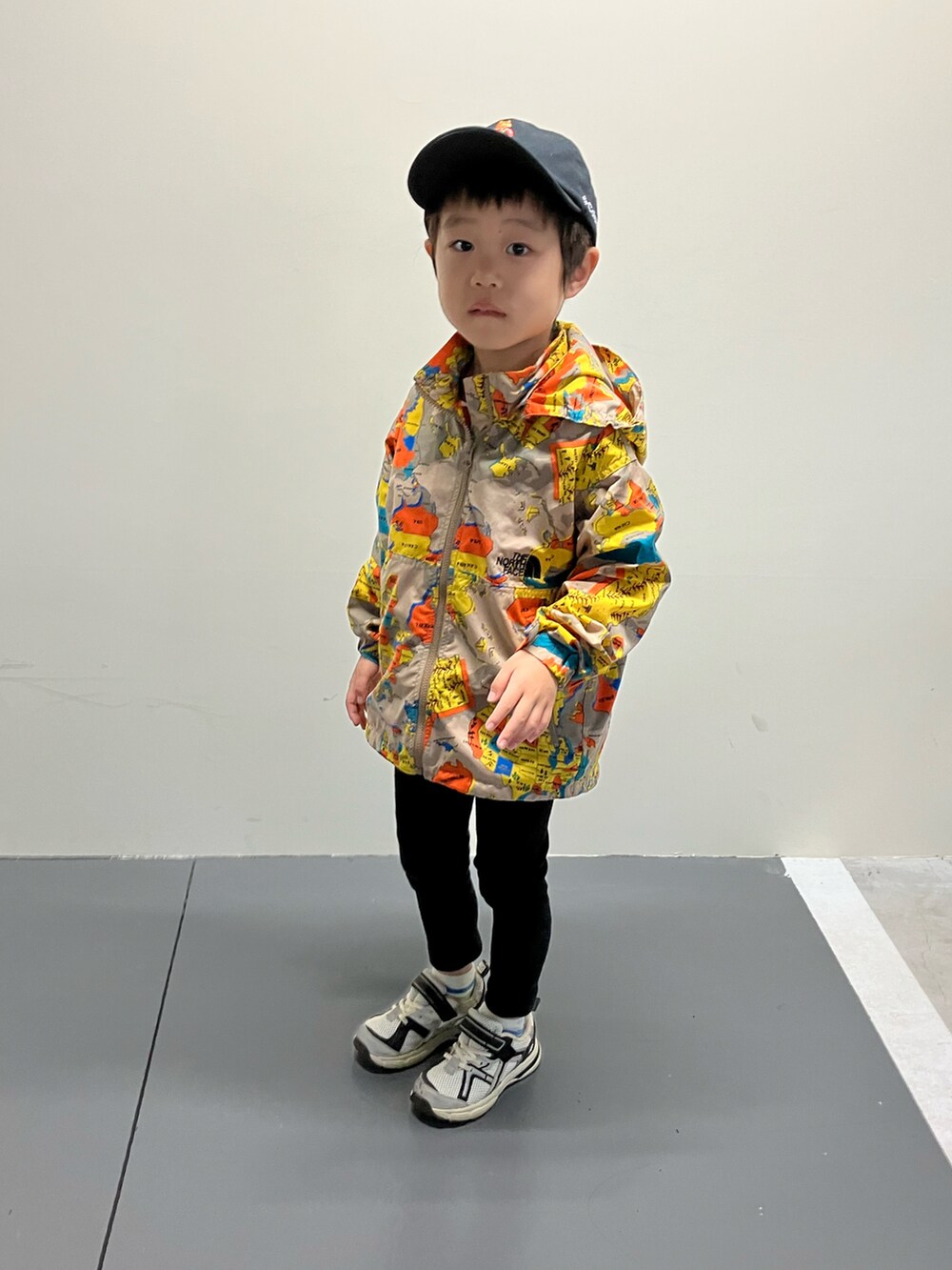 「秋服まるっと大公開、THE NORTH FACE、コロンビア、通園コーデ、保育園コーデ、5歳1ヶ月」｜「Columbiaの【KIDS】プライスストリームユースキャップ（キャップ、ブラック系）」を使った、haru☺︎さん（キッズ・110cm）の秋コーディネートの3枚目の写真
