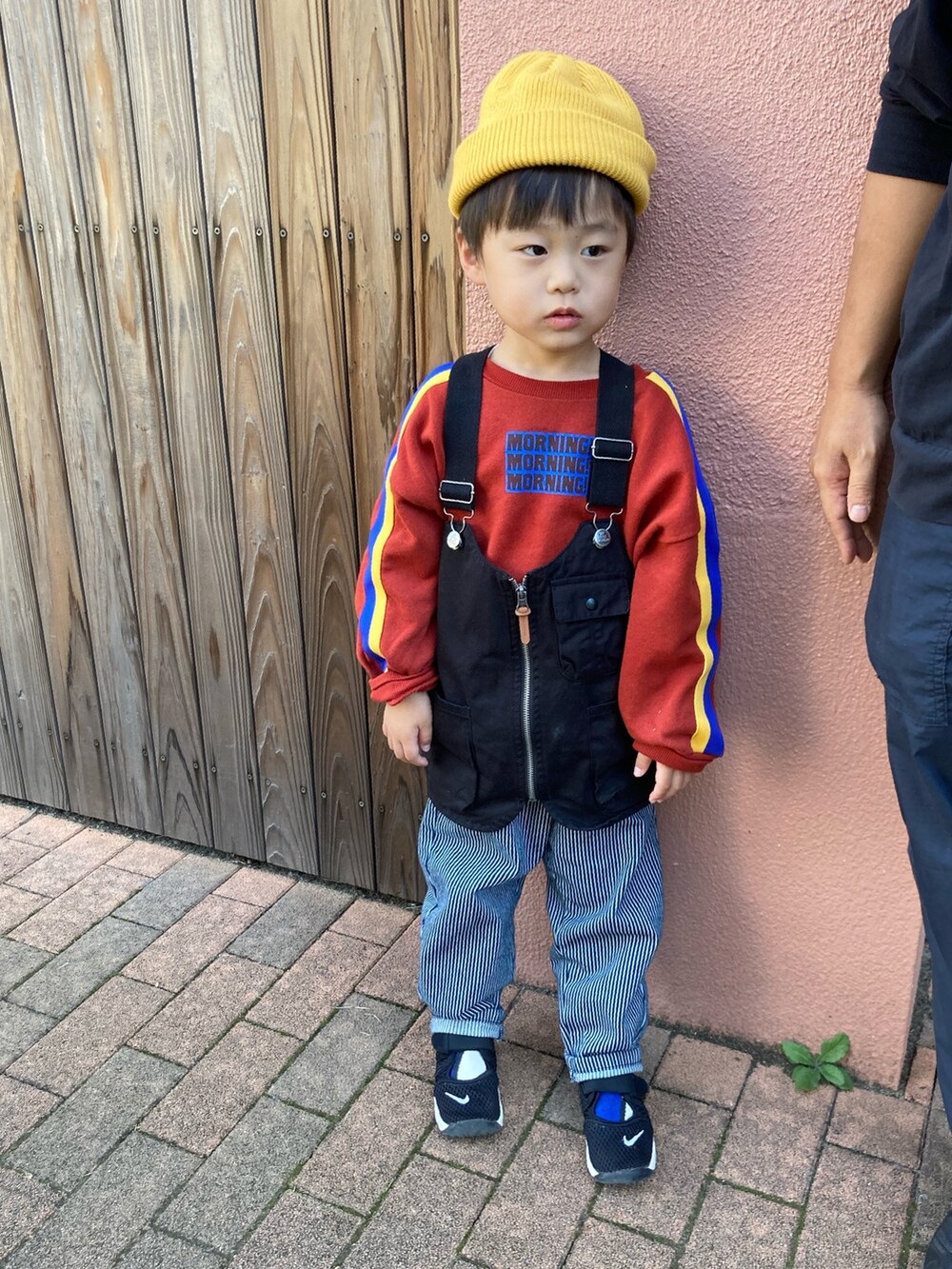 「ニット帽、スウェット、フィッシングベスト、ストライプパンツ、エアリフト、４歳１ヶ月、ベスト」｜「3coinsのリブニットキャップ（ハット、グリーン系）」を使った、haru☺︎さん（キッズ・100cm）の秋コーディネートの2枚目の写真