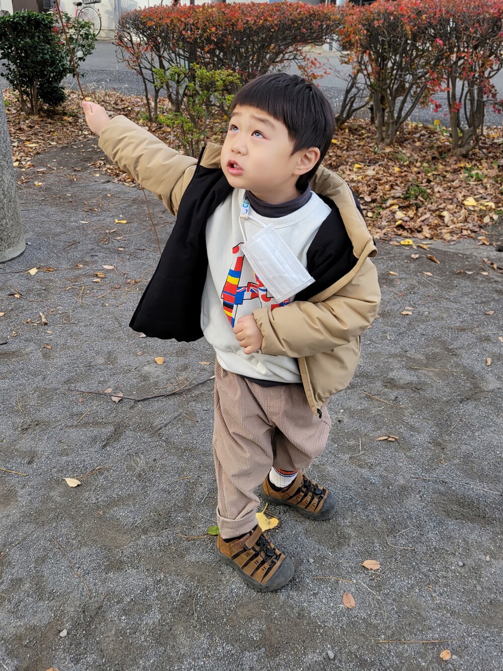 「国旗柄、4歳３ヶ月、秋冬コーデ、ハイネック、コーデュロイパンツ、国旗、THE NORTH FACE」｜「THE NORTH FACEのNYJ82030/GE INSULATION JK（その他アウター、ベージュ系）」を使った、haru☺︎さん（キッズ・100cm）の冬コーディネートの2枚目の写真