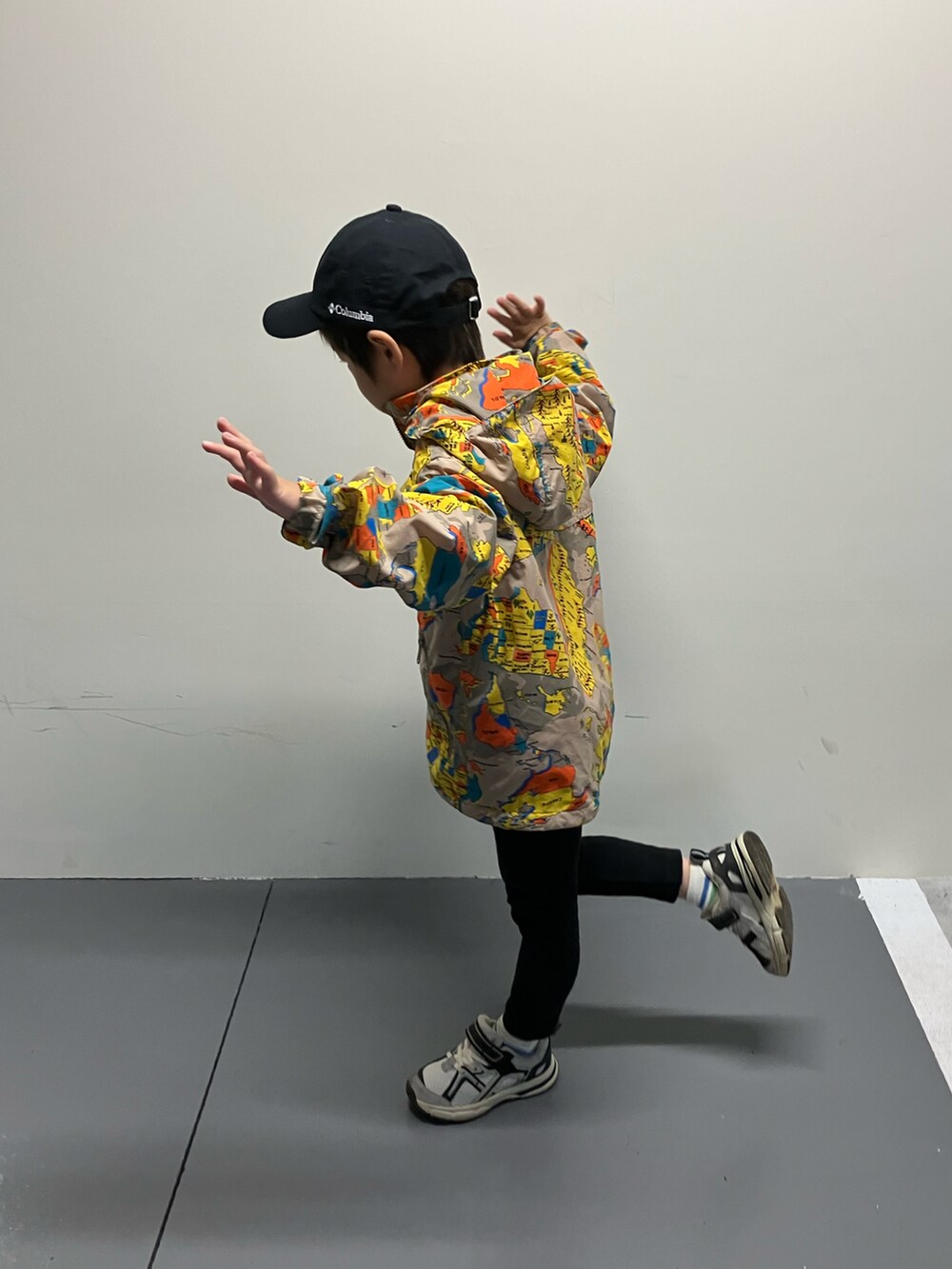 「秋服まるっと大公開、THE NORTH FACE、コロンビア、通園コーデ、保育園コーデ、5歳1ヶ月」｜「Columbiaの【KIDS】プライスストリームユースキャップ（キャップ、ブラック系）」を使った、haru☺︎さん（キッズ・110cm）の秋コーディネートの4枚目の写真