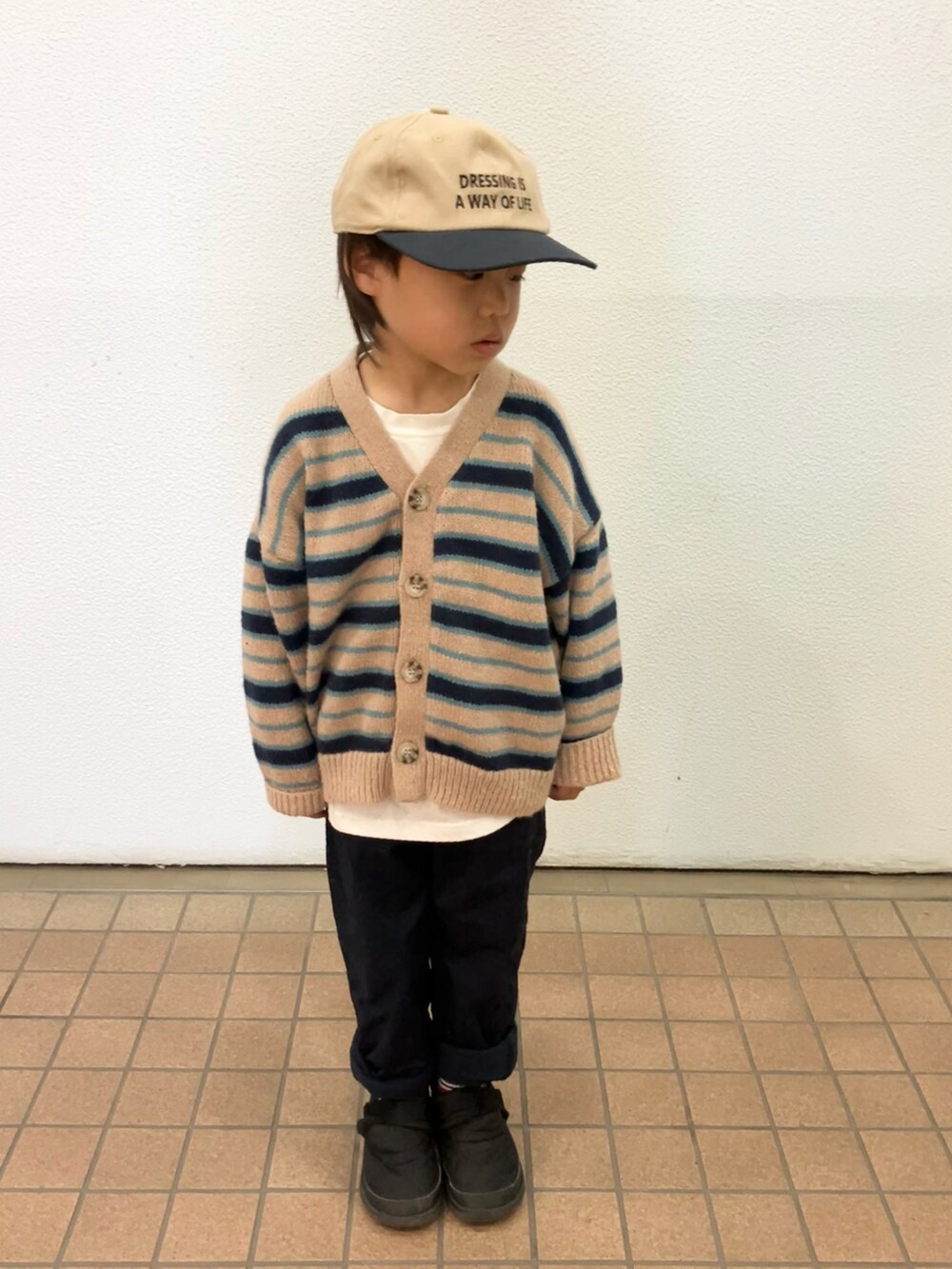 「休日スタイル、キャップ、カーディガン、ボーダー、ピンク、ピンク男子、ニット、5歳5ヶ月」｜「Birthdayの（54cm　tiny manon）（キャップ、ホワイト系）」を使った、haru☺︎さん（キッズ・110cm）の冬コーディネートの2枚目の写真