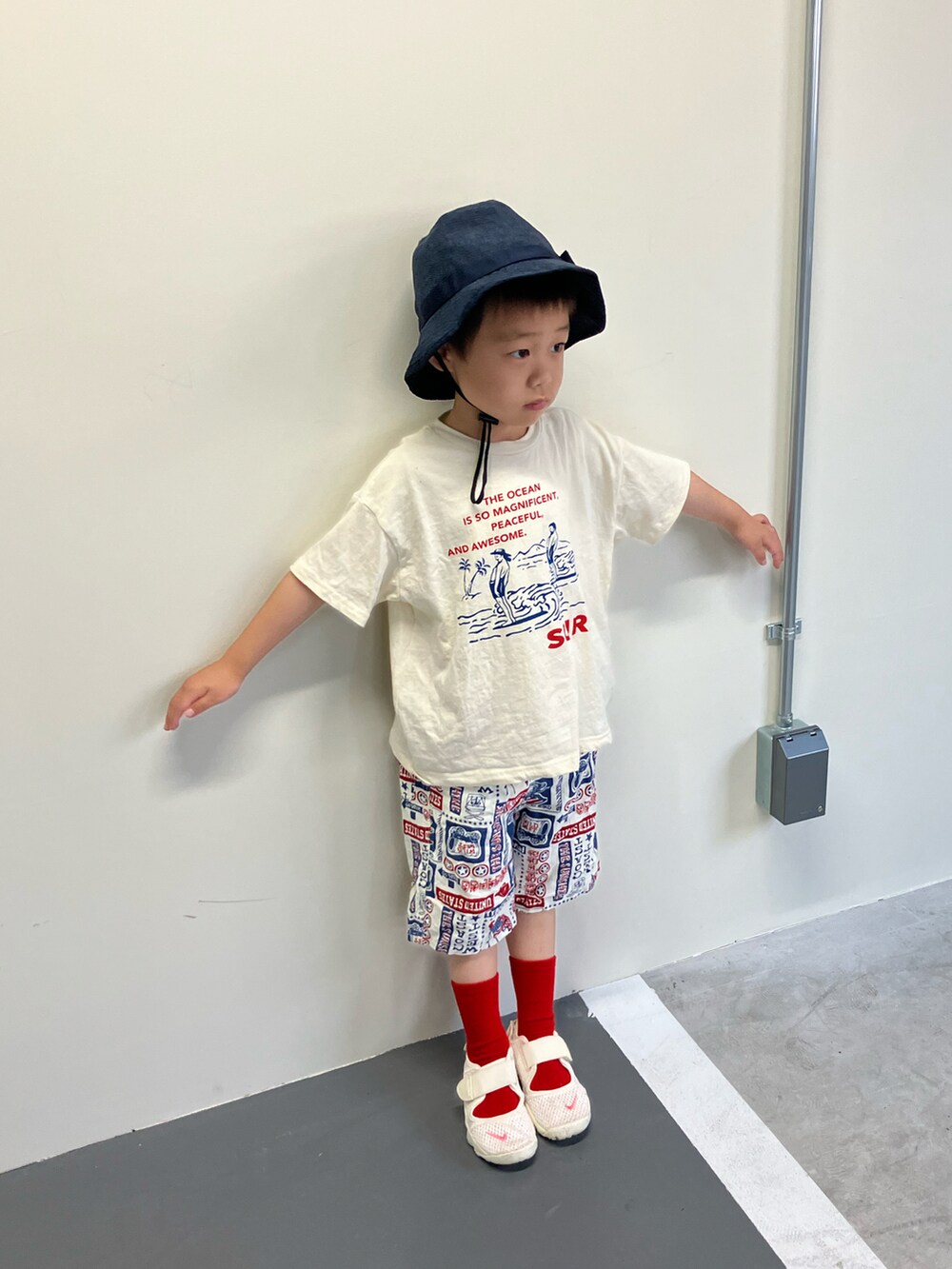 「このスタイルがお気に入り、夏コーデ、休日スタイル、白Tシャツ、エアリフト、4歳9ヶ月、アメリカン、赤、赤い靴下、ショートパンツ」|「THE NORTH FACEのザ・ノース・フェイス キッズハット / キッズハイクハット(ハット、ブルー系)」を使った、haru☺︎さん(キッズ・100cm)の夏コーディネートの5枚目の写真