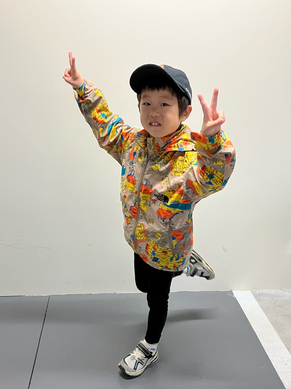 「秋服まるっと大公開、THE NORTH FACE、コロンビア、通園コーデ、保育園コーデ、5歳1ヶ月」｜「Columbiaの【KIDS】プライスストリームユースキャップ（キャップ、ブラック系）」を使った、haru☺︎さん（キッズ・110cm）の秋コーディネートの5枚目の写真
