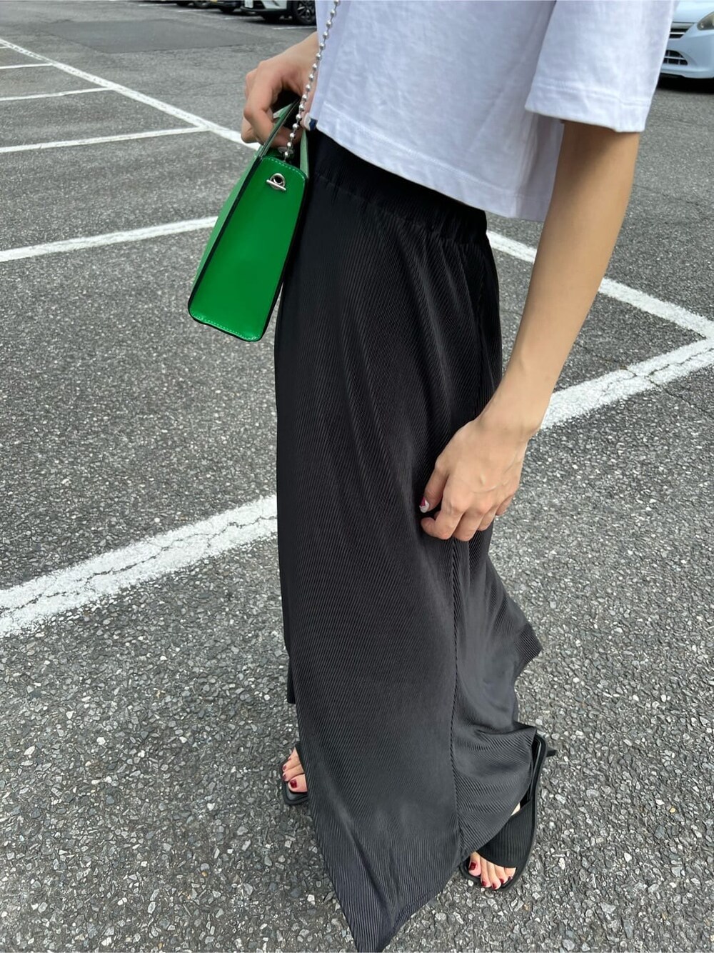 「EMODAのボリュームマキシスカート（スカート、ブラック系）」を使った、大谷亜宥茄 (EMODA)さん（レディース・170cm）の夏コーディネートの2枚目の写真