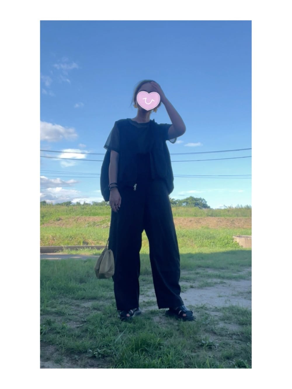 「コクーンシルエット、サロペット、シアートップス、ベスト」｜「CFT.のアイテム（Tシャツ/カットソー、グリーン系）」を使った、hiiiさん（レディース・158cm）の夏コーディネートの2枚目の写真