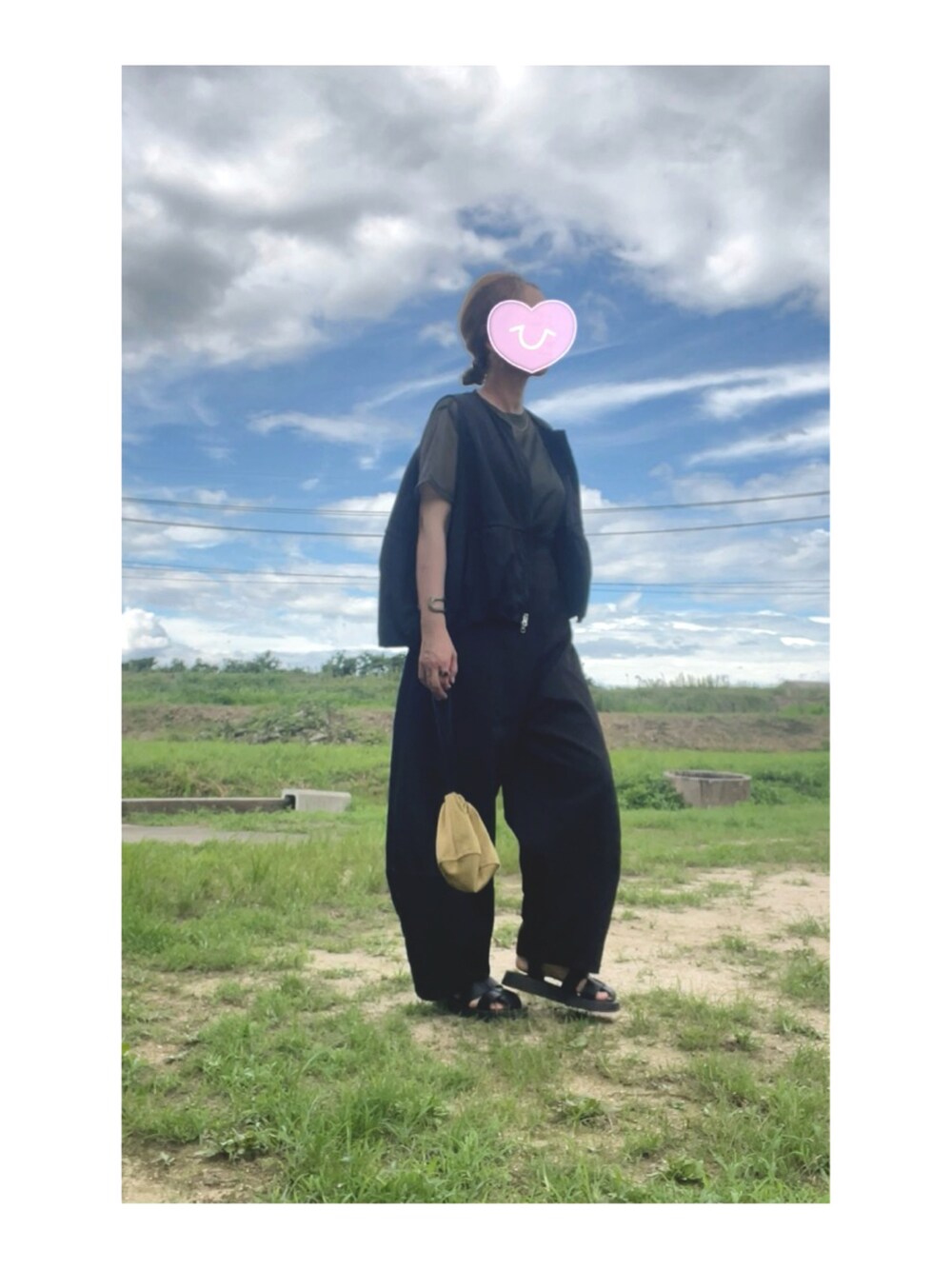 「コクーンシルエット、サロペット、シアートップス、ベスト」｜「CFT.のアイテム（Tシャツ/カットソー、グリーン系）」を使った、hiiiさん（レディース・158cm）の夏コーディネートの3枚目の写真