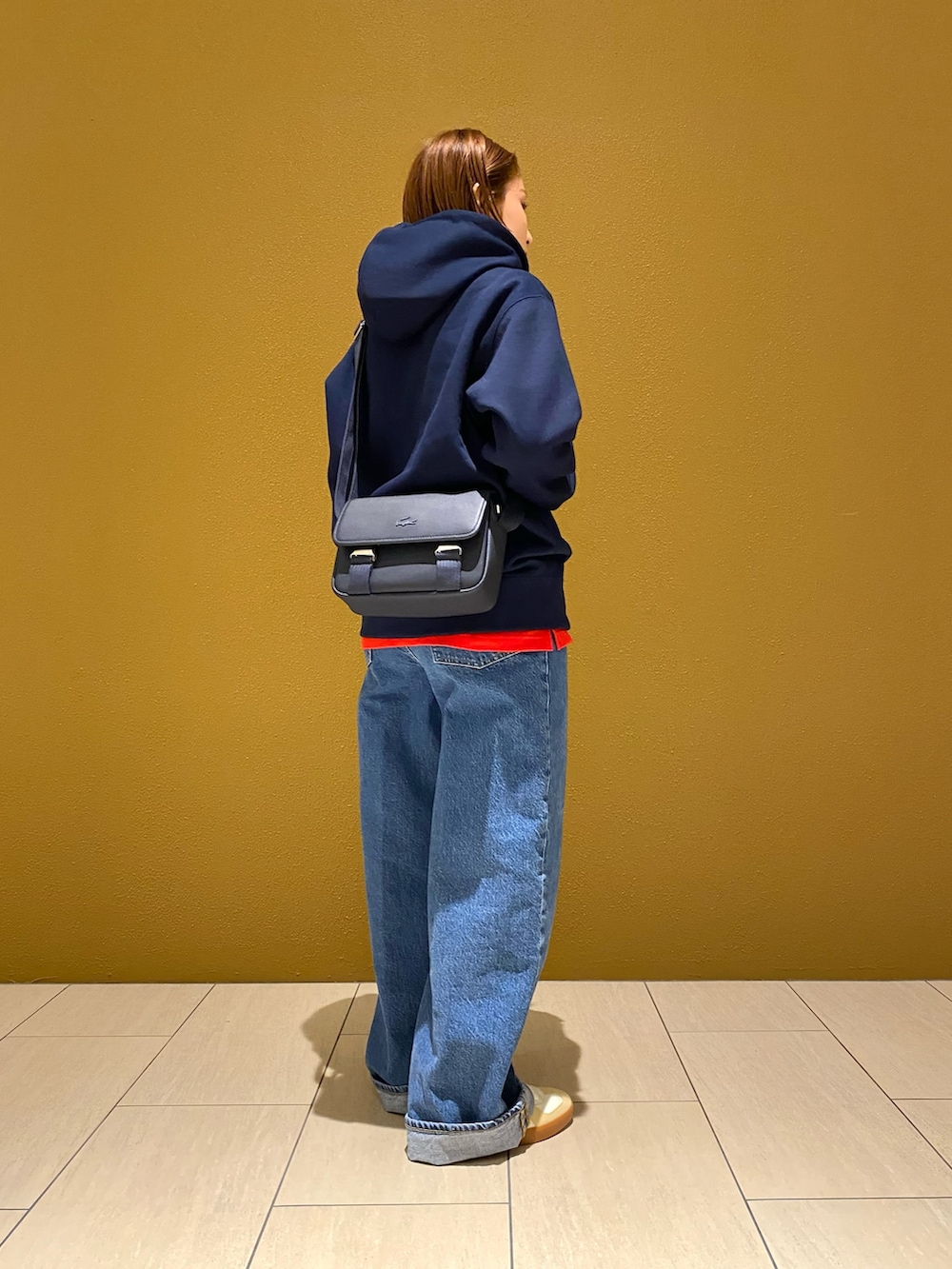 「春コーデ、BASE SHOT PRO、デニム、25ss、鹿の子、メンズライク」｜「LACOSTEのメンズクラシック ミニメッセンジャーバッグ（メッセンジャーバッグ、ブルー系）」を使った、saeさん（レディース・153cm）の春コーディネートの3枚目の写真