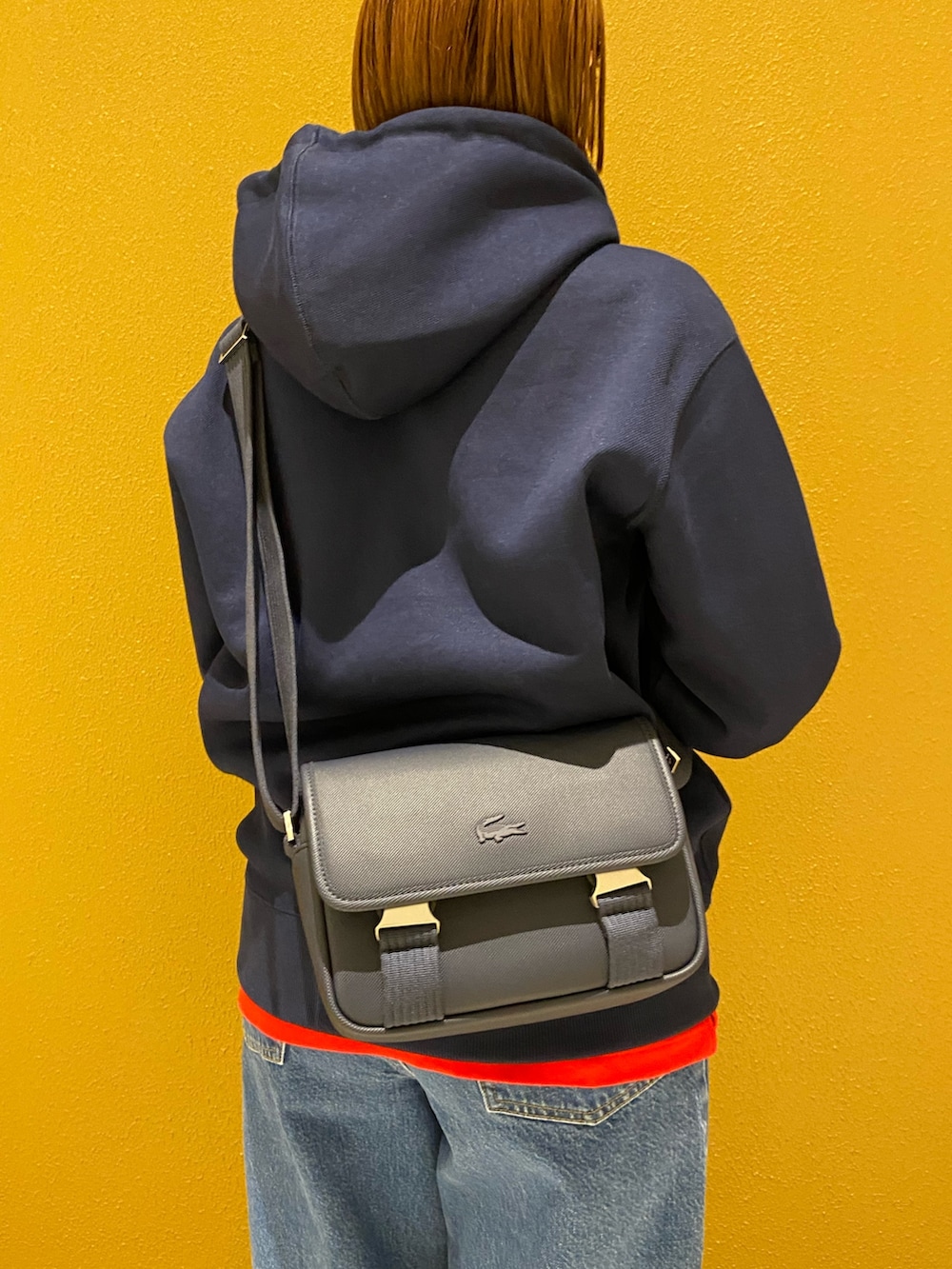 「春コーデ、BASE SHOT PRO、デニム、25ss、鹿の子、メンズライク」｜「LACOSTEのメンズクラシック ミニメッセンジャーバッグ（メッセンジャーバッグ、ブルー系）」を使った、saeさん（レディース・153cm）の春コーディネートの4枚目の写真