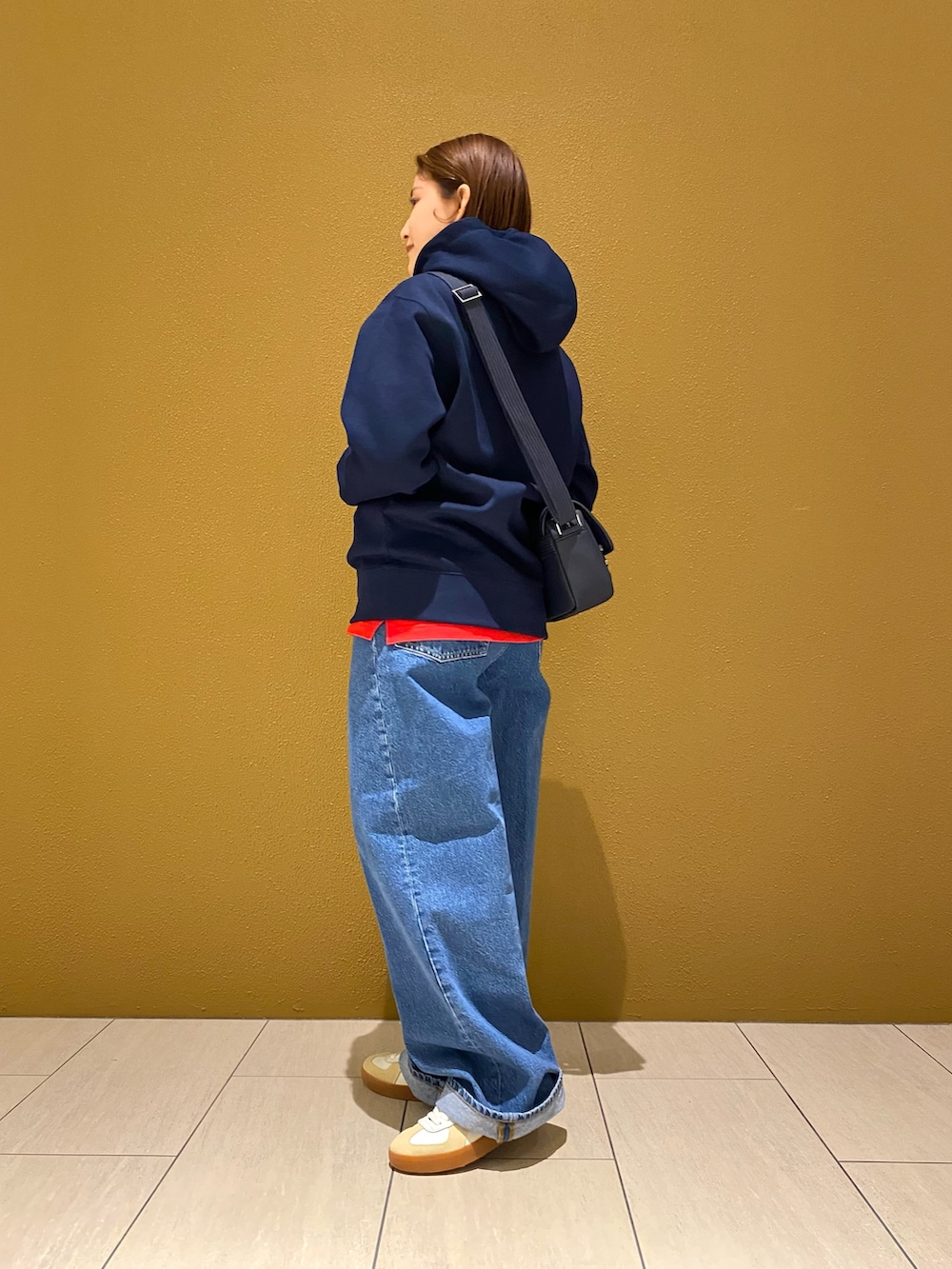 「春コーデ、BASE SHOT PRO、デニム、25ss、鹿の子、メンズライク」｜「LACOSTEのメンズクラシック ミニメッセンジャーバッグ（メッセンジャーバッグ、ブルー系）」を使った、saeさん（レディース・153cm）の春コーディネートの2枚目の写真