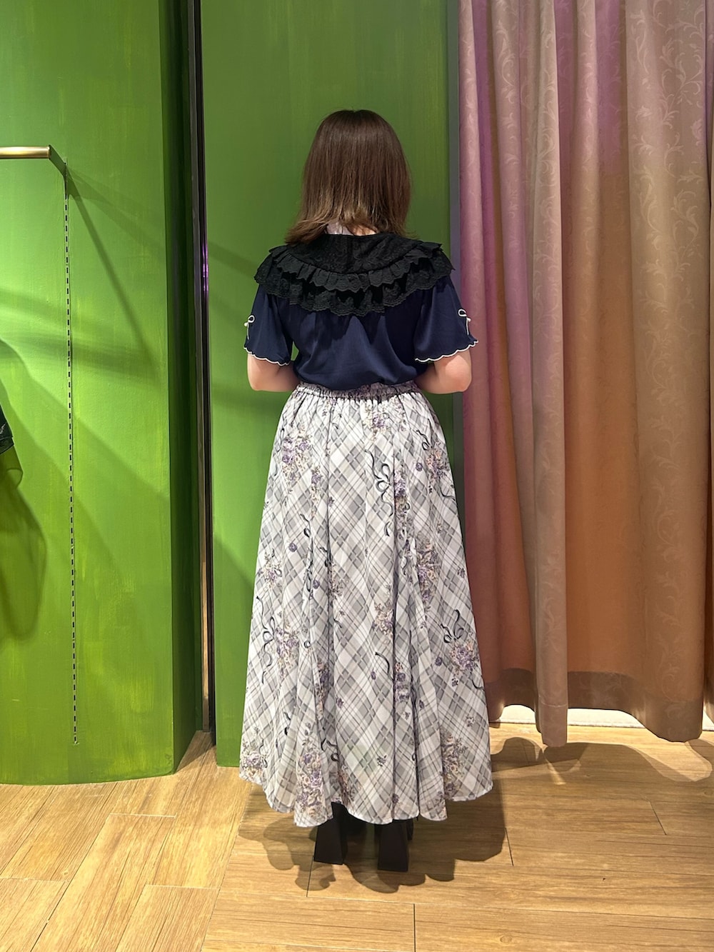 「お出かけコーデ、低身長コーデ、リボン、デートコーデ、axes femme、axes femme POETIQUE、夏、大人かわいい、おしゃれさんと繋がりたい、つけ襟、レース」｜「axes femmeのレースフリルラウンド付け襟（付け襟、ブラック系）」を使った、あんじゅさん（骨格ストレート・レディース・145cm）の春コーディネートの3枚目の写真