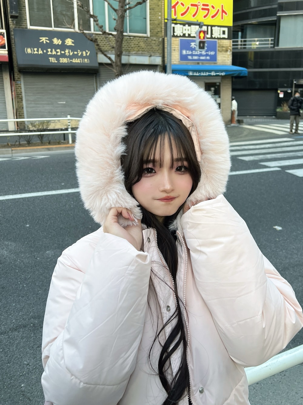 SNIDEL/NUTMEG】オフショルジップロゴプルオーバーを使った人気