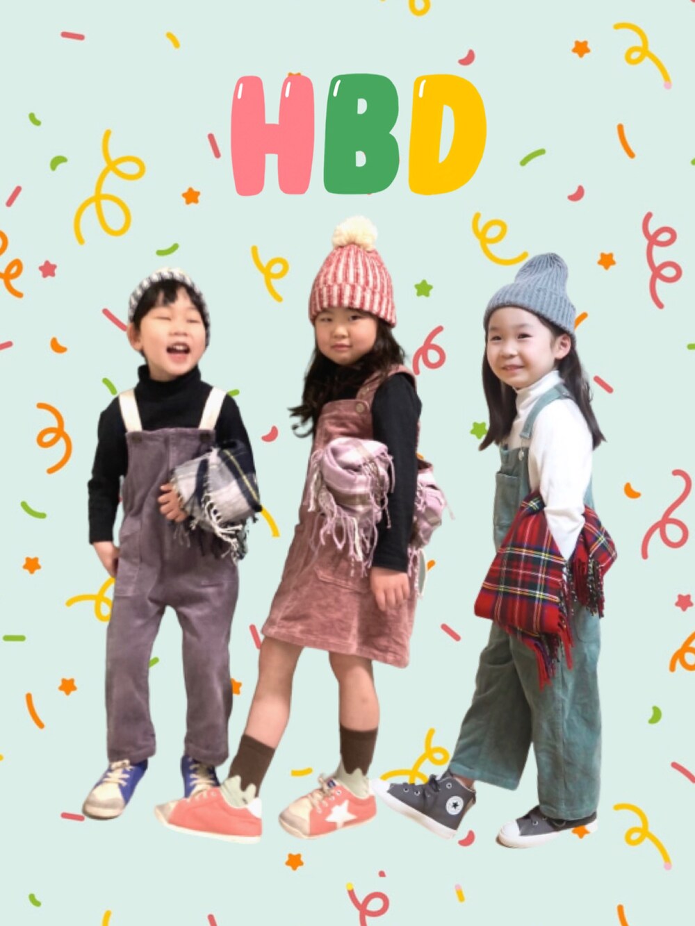 「happy birthday、お誕生日おめでとう!、Mayちゃんおめでとう♡、6歳、4歳、姉弟、おそろいコーデ、色違いコーデ、サロペット、コーデュロイ、ニット帽、あか&たく」|「Love&Peace&Moneyのプレーティングニット帽(ニットキャップ/ビーニー、ブルー系)」を使った、あかねくん&たっくんさん(キッズ・110cm)の冬コーディネートの2枚目の写真