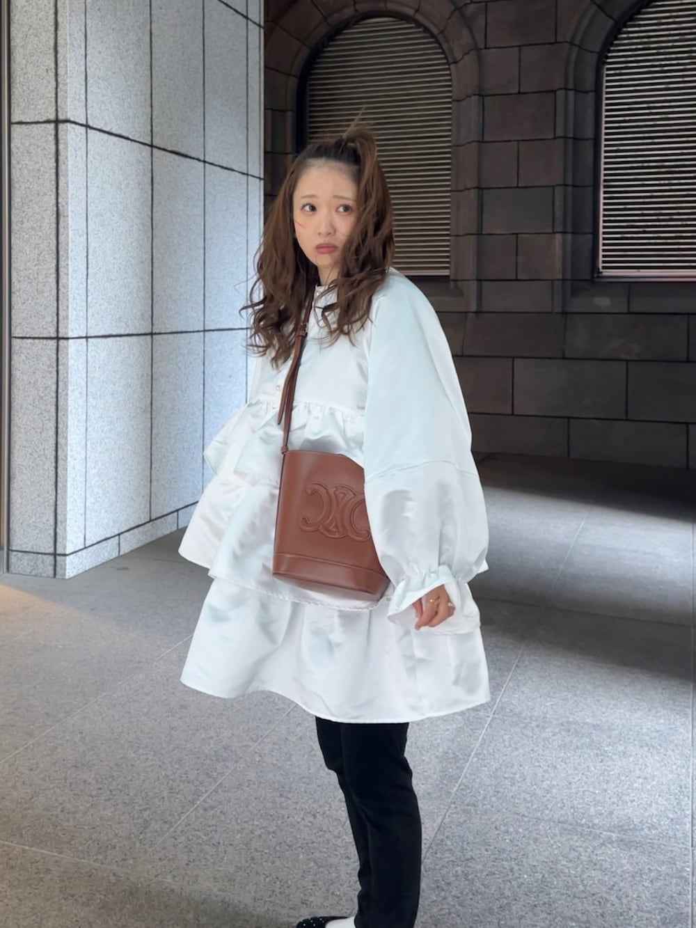 「marryme、きれいめカジュアル、春コーデ、アウター、大人カジュアル、ゆるコーデ、オーバーサイズ、PR、ビッグシルエット、お出かけコーデ、パンツスタイル、ガーリー、ホワイト、ママコーデ、大人かわいい」｜「MARRY MEの@marryme_official春items見に来てね🍦 【像無断転載】（ジャケット/アウター、ホワイト系）」を使った、norimamiさん（レディース・160cm）の春コーディネートの3枚目の写真