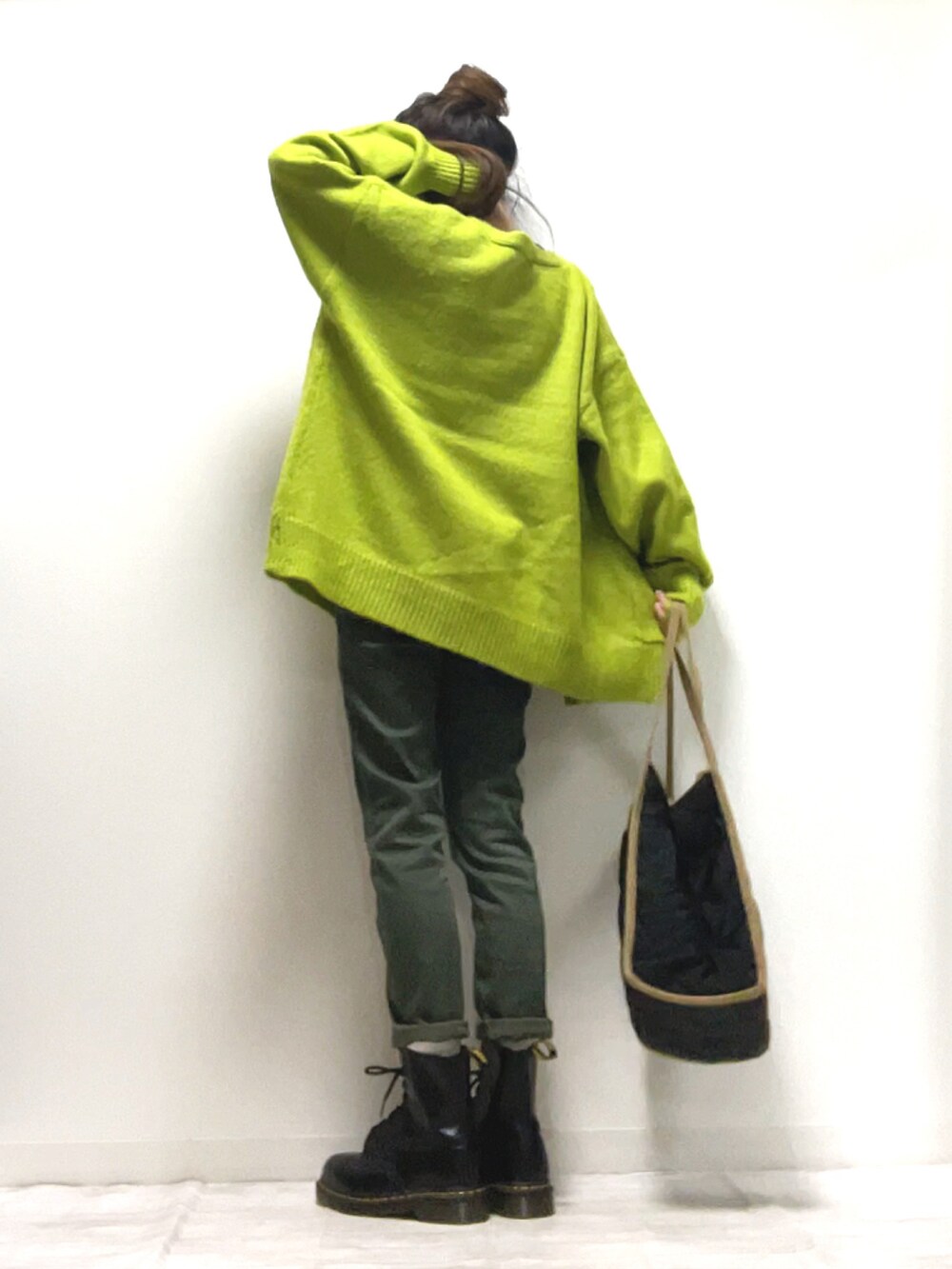 「apretro、Crisp、Dr.Martens、GU、カーディガン、モヘアカーディガン、ゆるコーデ、グリーン、プチプラ、PR、秋冬コーデ、トートバッグ、キルティング、大人カジュアル、オーバーサイズ」｜「ap retroの2022/AW 起毛モヘアタッチルーズオーバーカーディガン（カーディガン/ボレロ、グリーン系）」を使った、norimamiさん（レディース・160cm）の秋コーディネートの2枚目の写真