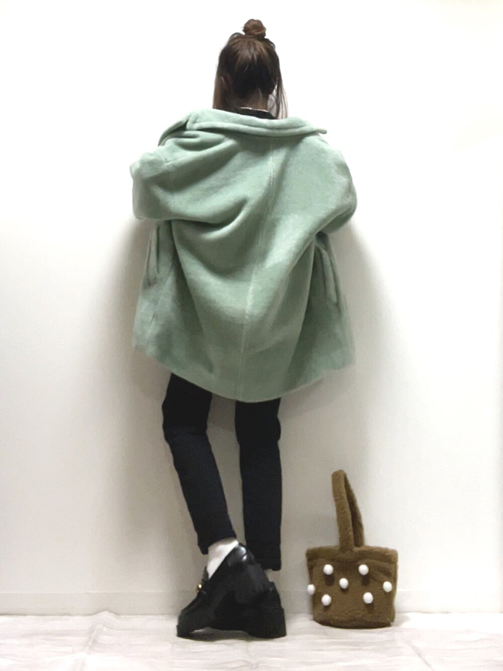 「apretro、LVEU.、ラブユ.、ZARA、ニットベスト、ゆるコーデ、メンズライク、秋ルック紹介するよ、秋冬コーデ、ビッグシルエット、シャギーコート、PR、コート、大人カジュアル、レイヤードスタイル」｜「ap retroの2022/新作 サイドデザインハイネックニットベスト（ベスト、ブラック系）」を使った、norimamiさん（レディース・160cm）の秋コーディネートの2枚目の写真