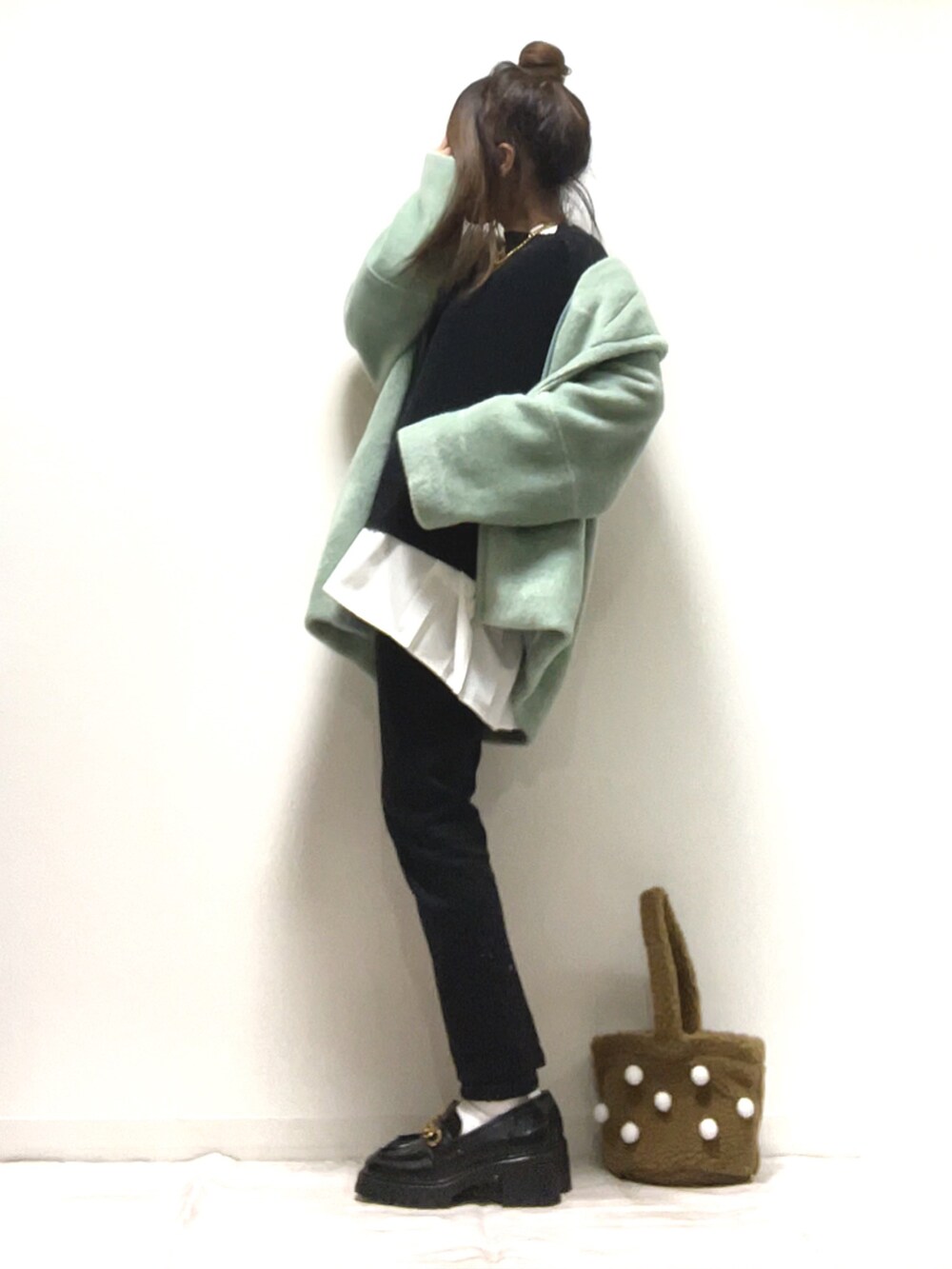 「apretro、LVEU.、ラブユ.、ZARA、ニットベスト、ゆるコーデ、メンズライク、秋ルック紹介するよ、秋冬コーデ、ビッグシルエット、シャギーコート、PR、コート、大人カジュアル、レイヤードスタイル」｜「ap retroの2022/新作 サイドデザインハイネックニットベスト（ベスト、ブラック系）」を使った、norimamiさん（レディース・160cm）の秋コーディネートの3枚目の写真