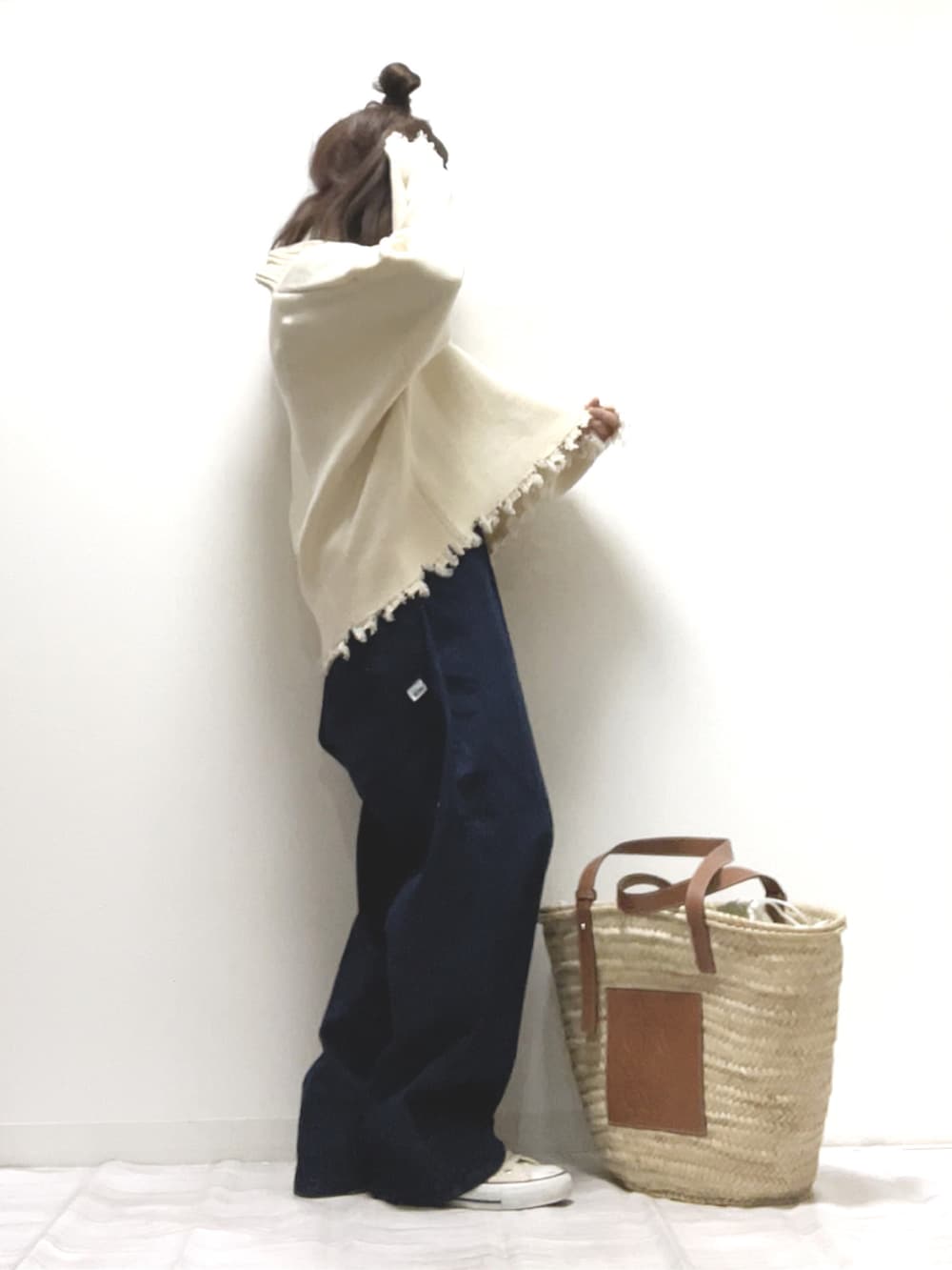 「happyjohn、LEE、LOEWE、ダメージニット、ニット、ざっくりニット、イージーパンツ、デニムパンツ、ゆるコーデ、PR、ビッグシルエット、メンズライク、オーバーサイズ、かごバッグ、シンプルコーデ」|「Happy Johnのdamage hizip knit/ダメージハイジップニット(ニット/セーター、ベージュ系)」を使った、norimamiさん(レディース・160cm)の冬コーディネートの2枚目の写真