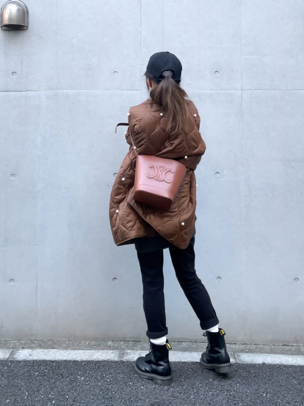 「GU、ファッションを楽しもう、instagram、PR、大人カジュアル、オーバーサイズ、キャメル、クリスマスに着たい服、冬コーデ、ゆるコーデ、キルティング、休日スタイル、新作、キルティングジャケット、ブラウン」｜「GUのスキニージーンズ（パンツ、ブラック系）」を使った、norimamiさん（レディース・160cm）の秋コーディネートの2枚目の写真