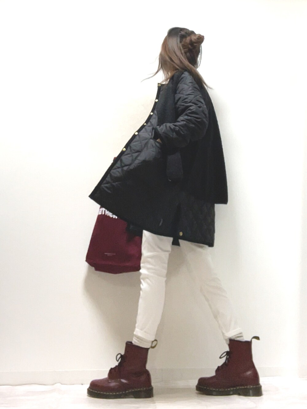 「Traditional Weatherwear、ECRIRE、トラディショナルウェザーウエア、TWW、エクリール、キルティング、キルティングジャケット、トートバッグ、ボアベスト、ベスト、大人カジュアル、レイヤードスタイル、冬コーデ、ゆるコーデ、ママコーデ」|「Traditional WeatherwearのARKLEY MIDDLE(その他アウター、ブラック系)」を使った、norimamiさん(レディース・160cm)の冬コーディネートの4枚目の写真