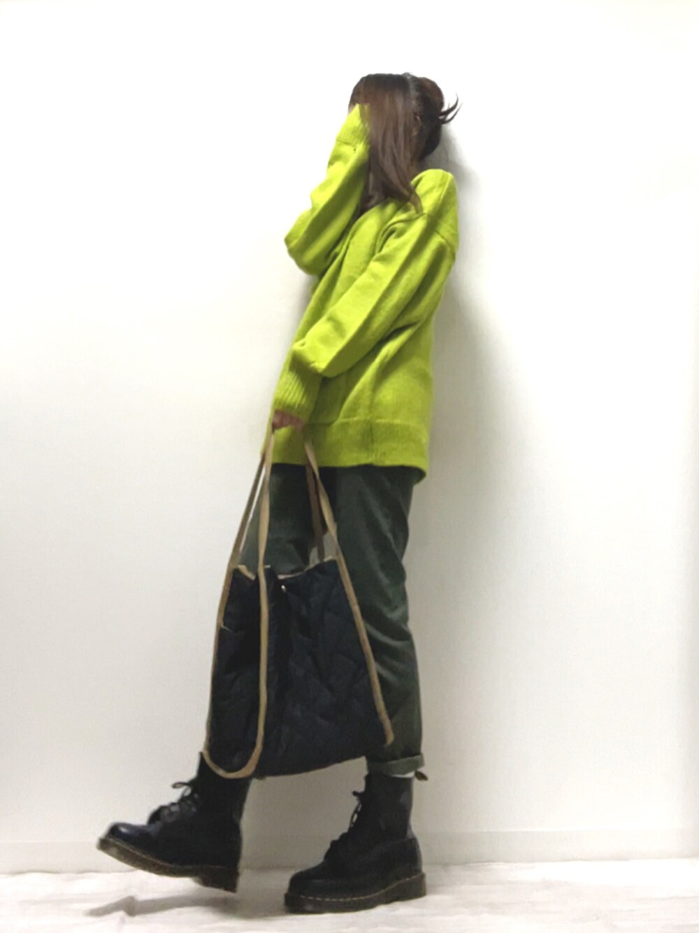 「apretro、Crisp、Dr.Martens、GU、カーディガン、モヘアカーディガン、ゆるコーデ、グリーン、プチプラ、PR、秋冬コーデ、トートバッグ、キルティング、大人カジュアル、オーバーサイズ」｜「ap retroの2022/AW 起毛モヘアタッチルーズオーバーカーディガン（カーディガン/ボレロ、グリーン系）」を使った、norimamiさん（レディース・160cm）の秋コーディネートの3枚目の写真