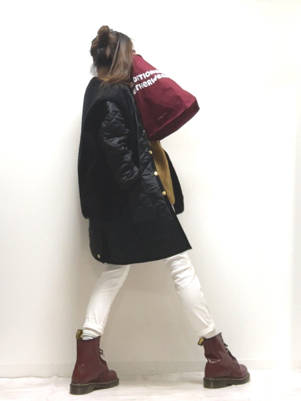 「Traditional Weatherwear、ECRIRE、トラディショナルウェザーウエア、TWW、エクリール、キルティング、キルティングジャケット、トートバッグ、ボアベスト、ベスト、大人カジュアル、レイヤードスタイル、冬コーデ、ゆるコーデ、ママコーデ」|「Traditional WeatherwearのARKLEY MIDDLE(その他アウター、ブラック系)」を使った、norimamiさん(レディース・160cm)の冬コーディネートの2枚目の写真