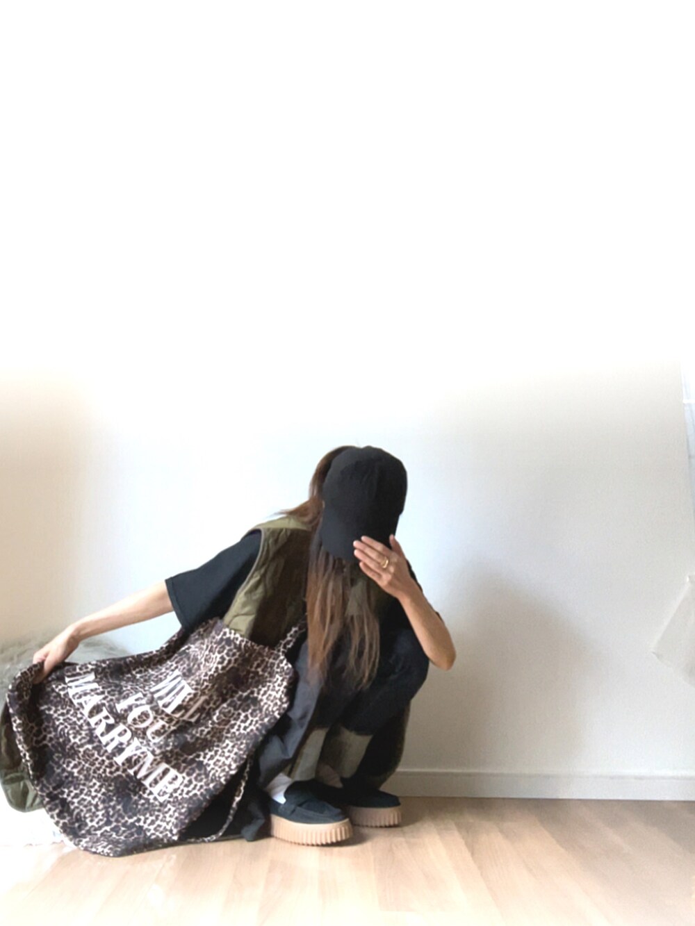 「marryme、clarks、クラークス、ローファー、Tシャツ、ロゴT、古着MIX、休日スタイル、PR、デニムパンツ、秋コーデ、キルティング、ビッグシルエット、アニマル柄、babylike」｜「MARRY MEの@marryme_officialから発売中🛒big shop bag🐆（トートバッグ、ブラウン系）」を使った、norimamiさん（レディース・160cm）の秋コーディネートの5枚目の写真