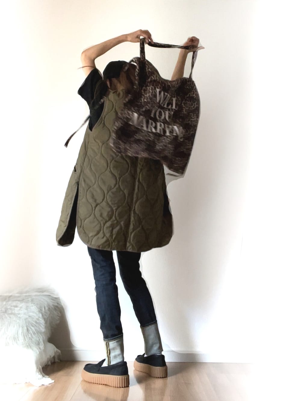「marryme、clarks、クラークス、ローファー、Tシャツ、ロゴT、古着MIX、休日スタイル、PR、デニムパンツ、秋コーデ、キルティング、ビッグシルエット、アニマル柄、babylike」｜「MARRY MEの@marryme_officialから発売中🛒big shop bag🐆（トートバッグ、ブラウン系）」を使った、norimamiさん（レディース・160cm）の秋コーディネートの3枚目の写真