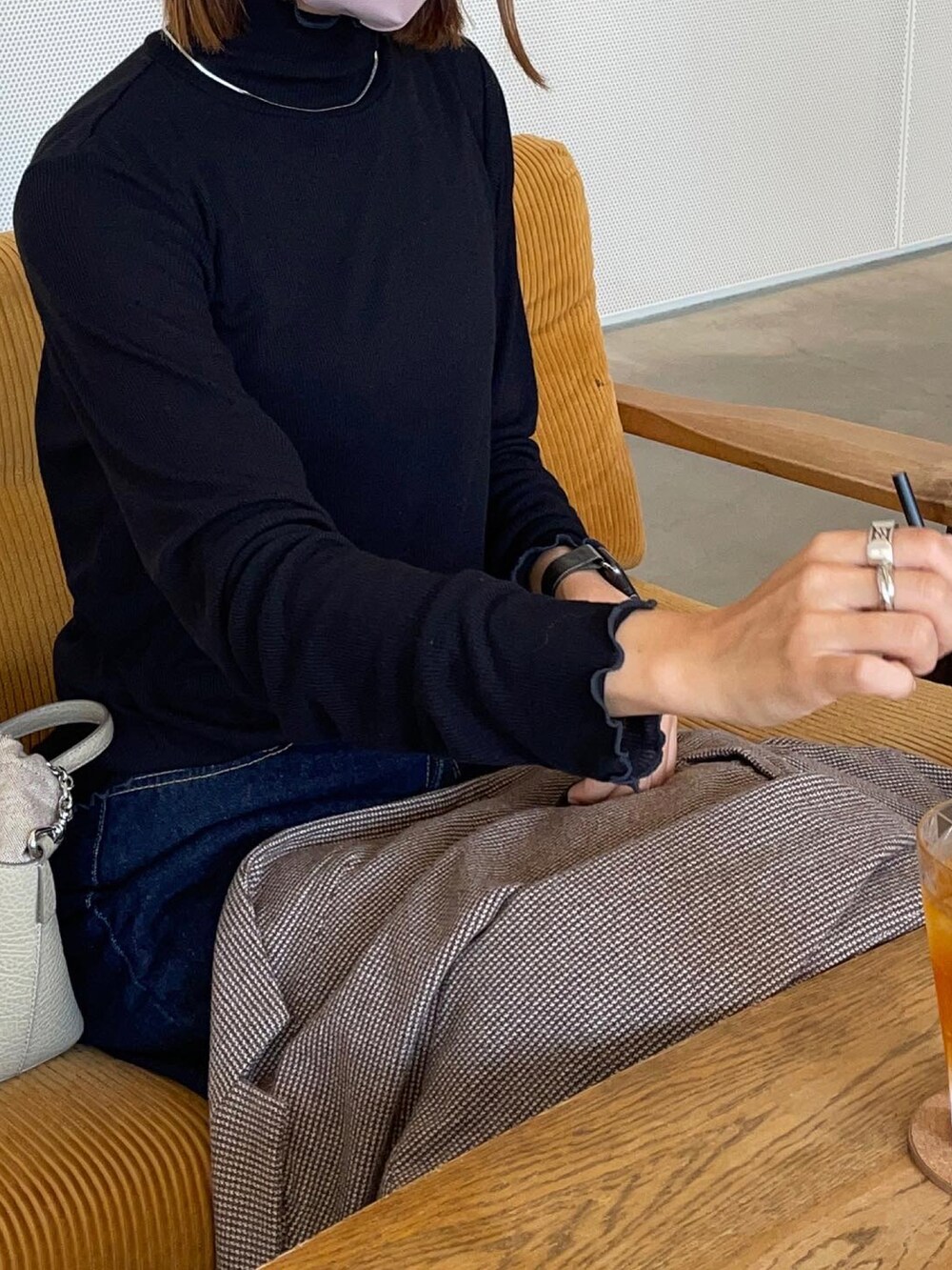 「BONLECILL、ジャケット、ジャケットスタイル、Maison Margiela、メゾンマルジェラ、デニムスカート、秋のコーデ、大人コーデ、ジャケットコーデ、秋、オトナカワイイ、お洒落さんとつながりたい、冬コーデ、シンプル、秋色」｜「rectangle by ryonの【rectangle by ryon】テーラードジャケット（テーラードジャケット、ブラウン系）」を使った、りょんさん（レディース・165cm）の秋コーディネートの2枚目の写真