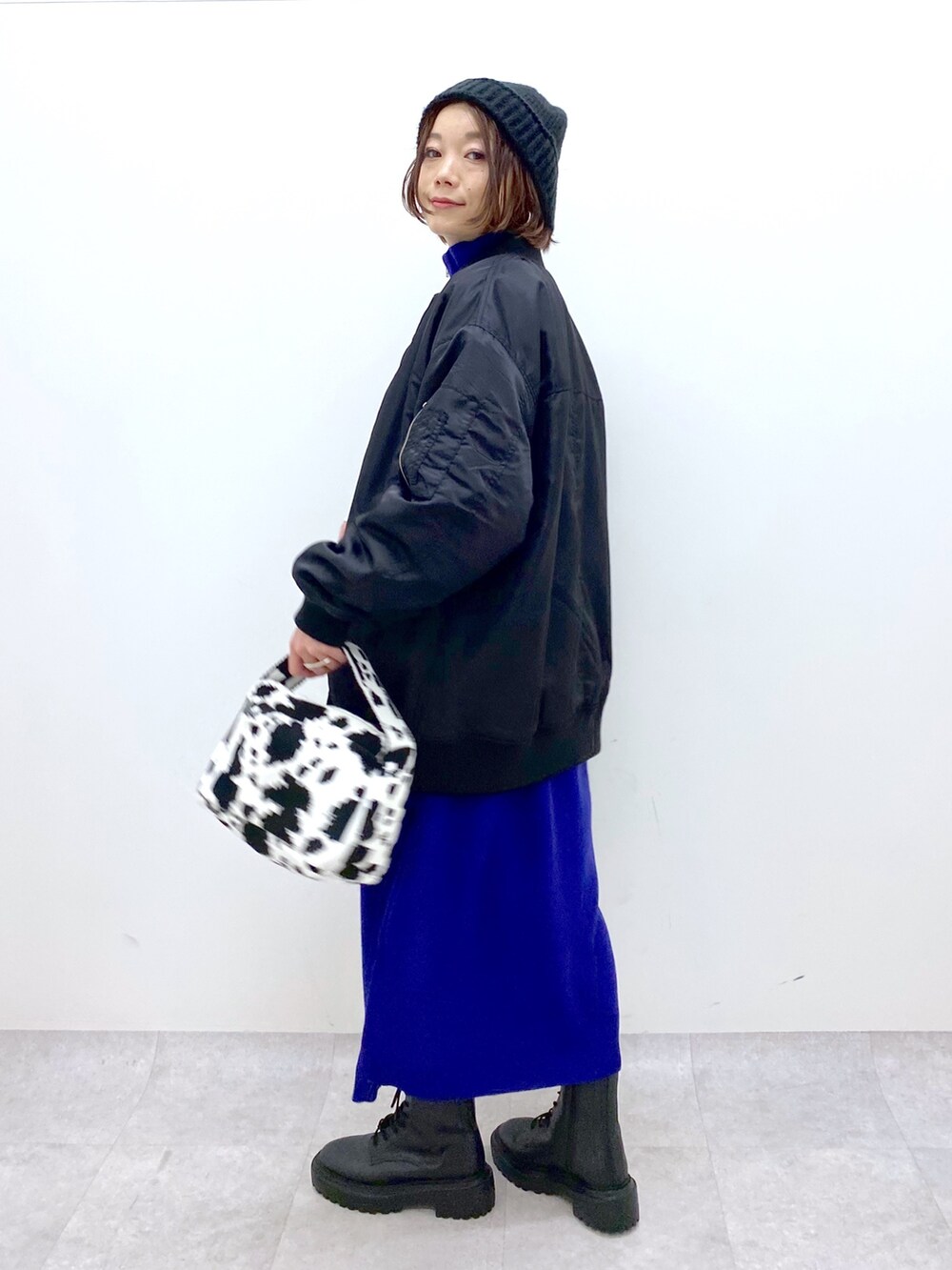 その他のワンピース/ドレス、その他のバッグ、ブラック系のシューズを着用したレディースの秋コーディネートの2枚目の写真