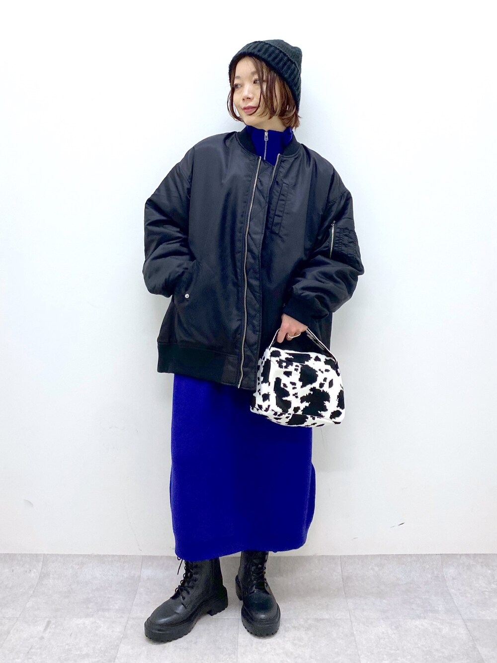 その他のワンピース/ドレス、その他のバッグ、ブラック系のシューズを着用したレディースの秋コーディネートの5枚目の写真