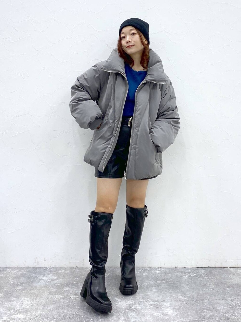 「低身長、きれいめ、若見え、モード、PAGEBOY、骨格ウェーブ_PAGEBOY、大人カジュアル、厚底シューズ、秋服準備はじめました、ダウンジャケット、ブルゾン、冬コーデ、冬アウター、ニット、ショートパンツ」｜「PAGEBOYのヴィンテージバックルベルト（ベルト、ブラック系）」を使った、Chisaさん（レディース・154cm）の秋コーディネートの9枚目の写真