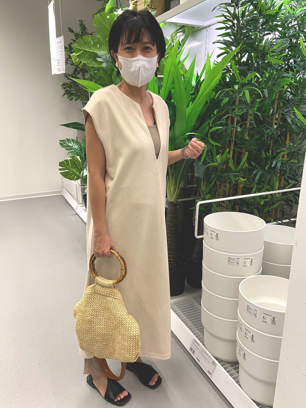 ホワイト系のその他を着用したレディースの夏コーディネートの2枚目の写真