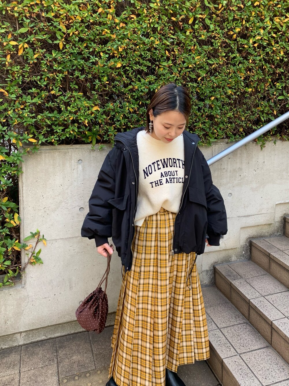 「真冬のあったかスタイル、大人カジュアル、休日スタイル、オトナ女子、大人可愛い、ラクチンコーデ、低身長コーデ、きれいめカジュアル、スカートスタイル、デート、イエベ春、チェック、チェックスカート、アラフォー、カジュアルコーデ」｜「CIAOPANIC TYPYの【マルチウェイ】BIGポケットスタンドワークアウター（ブルゾン、ブラック系）」を使った、ゆき☺︎さん（骨格ストレート・レディース・156cm）の冬コーディネートの2枚目の写真