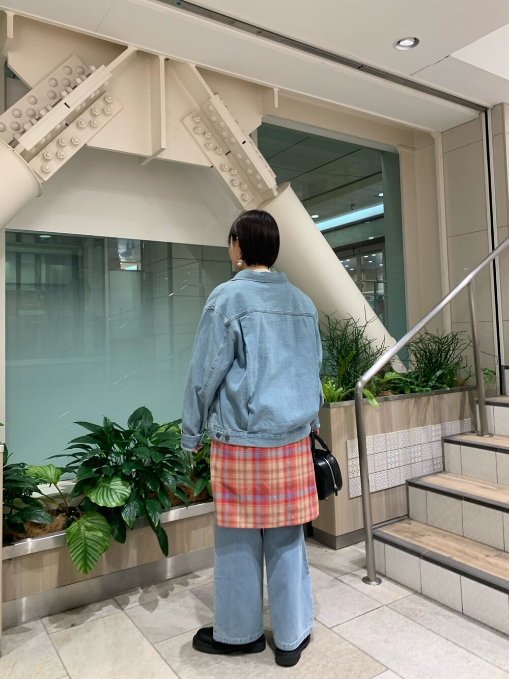 「今日のコーデ、デニム、春服、大人カジュアルコーデ、オトナカワイイ、レディースファッション、大人可愛い、トレンド、リラックススタイル、春アウター、春夏コーデ、セットアップ、セットアップスタイル、デニムコーデ、デニムジャケット」｜「GEVACOの【GEVACO / ゲバコ】10ozデニムジャケット(セットアップ対応)（デニムジャケット、ブルー系）」を使った、ゆき☺︎さん（骨格ストレート・レディース・156cm）の春コーディネートの2枚目の写真