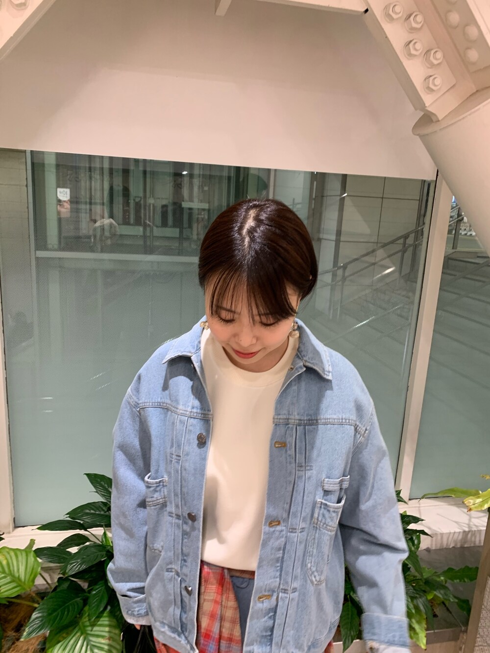 「今日のコーデ、デニム、春服、大人カジュアルコーデ、オトナカワイイ、レディースファッション、大人可愛い、トレンド、リラックススタイル、春アウター、春夏コーデ、セットアップ、セットアップスタイル、デニムコーデ、デニムジャケット」｜「GEVACOの【GEVACO / ゲバコ】10ozデニムジャケット(セットアップ対応)（デニムジャケット、ブルー系）」を使った、ゆき☺︎さん（骨格ストレート・レディース・156cm）の春コーディネートの3枚目の写真
