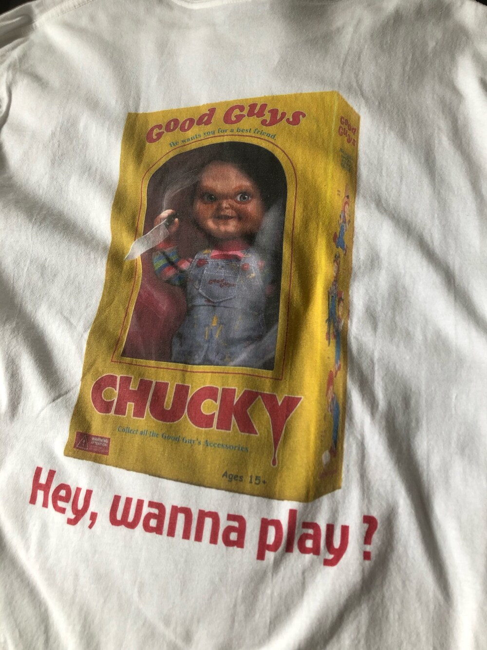 ホワイト系のTシャツ/カットソーを着用したメンズの夏コーディネートの3枚目の写真