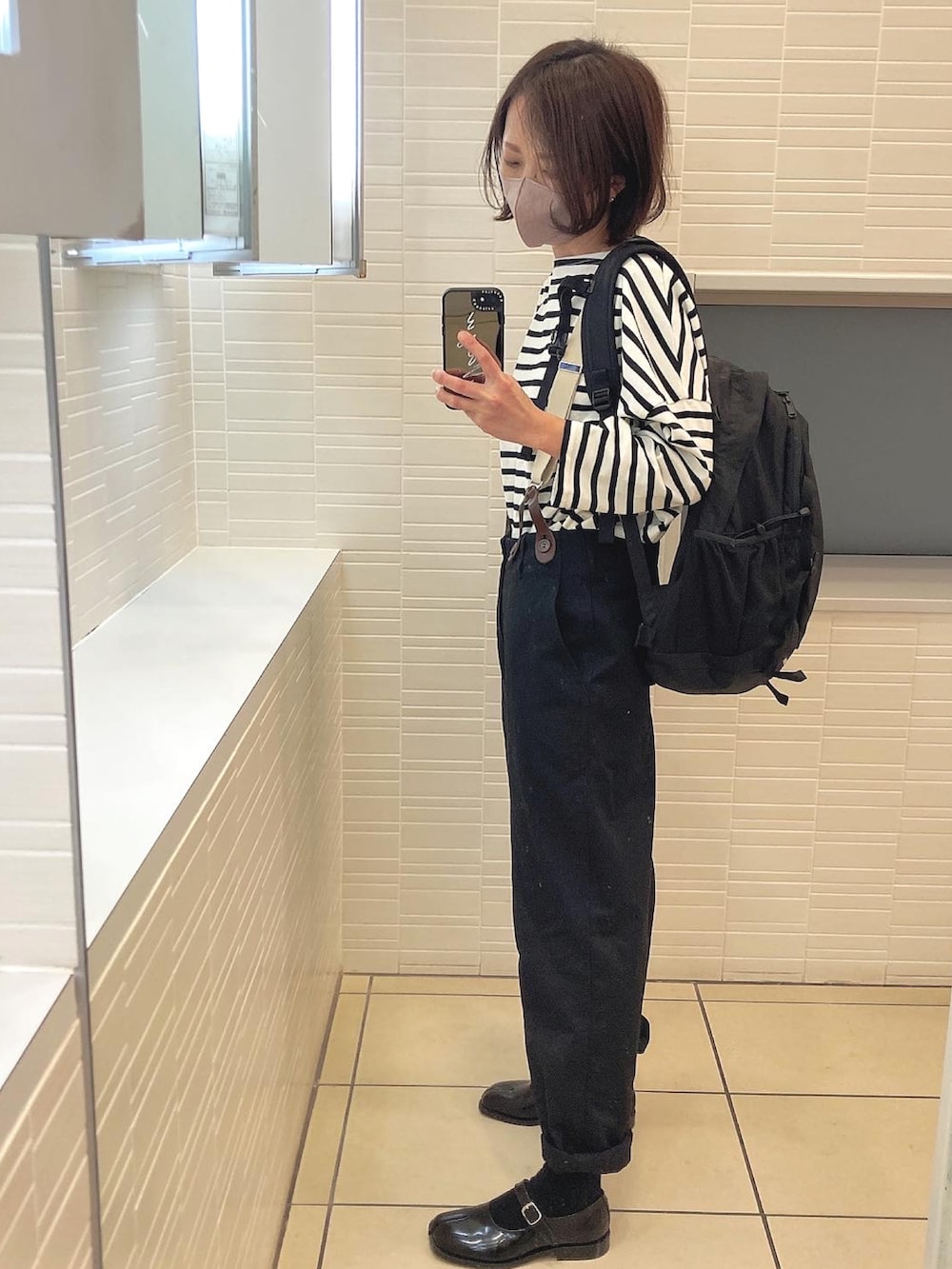 「オトナ女子、サスペンダーパンツ、サスペンダー、足袋、ボーダー、ボーダートップス、バルトロライトジャケット、低身長コーデ、ロールアップ、ストラップシューズ」｜「THE NORTH FACEのザ・ノース・フェイス メンズハイロフトダウンパーカー / バルトロライトジャケット（ダウンジャケット/コート、ブラック系）」を使った、おまゆさん（レディース・154cm）の冬コーディネートの2枚目の写真