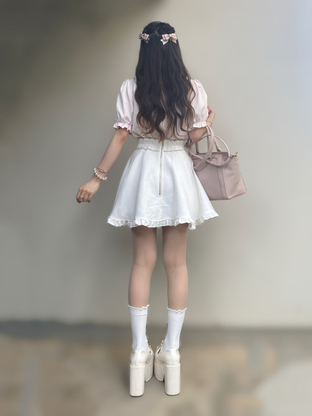 「いいね、save、フォローお願いします🤑、ガーリー、量産型、量産型ヲタク、量産型コーデ、量産型女子、evelyn、ベビーピンク、リボン、フレンチガーリー、淡色コーデ、ツイード、ツイードスカート、かわいい」｜「evelynの襟リボンビジューBS（シャツ/ブラウス、ピンク系）」を使った、🐰ㅤメ ｲ ﾒ ｲㅤ🐰さん（骨格ストレート・レディース・154cm）の夏コーディネートの3枚目の写真