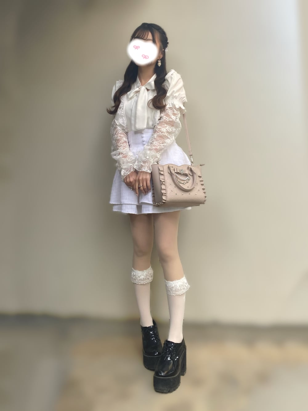 「いいね、save、フォローお願いします🤑、ガーリー、フェミニン、量産型、量産型ヲタク、量産型女子、ホワイト、ホワイトコーデ、骨格ストレート、ボウタイブラウス、アームウォーマー、ツイード、ツイードスカート、ハイウエスト、スタイルアップ」｜「evelynのフリルリボンBS（シャツ/ブラウス、ホワイト系）」を使った、🐰ㅤメ ｲ ﾒ ｲㅤ🐰さん（骨格ストレート・レディース・154cm）の春コーディネートの4枚目の写真