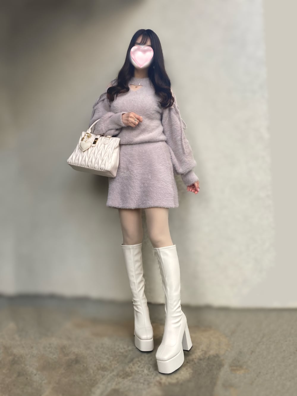 「いいね、save、フォローお願いします🤑、ガーリー、フェミニン、冬コーデ、冬、コート、あざとかわいい、プチプラ、ホワイト、ニットワンピース、ブーツ、大人ガーリー、骨格ストレート、シンプル、量産型」｜「GRLの ベルト付きファーステンカラーコート[k9300d]（その他アウター、ホワイト系）」を使った、🐰ㅤメ ｲ ﾒ ｲㅤ🐰さん（骨格ストレート・レディース・154cm）の冬コーディネートの3枚目の写真