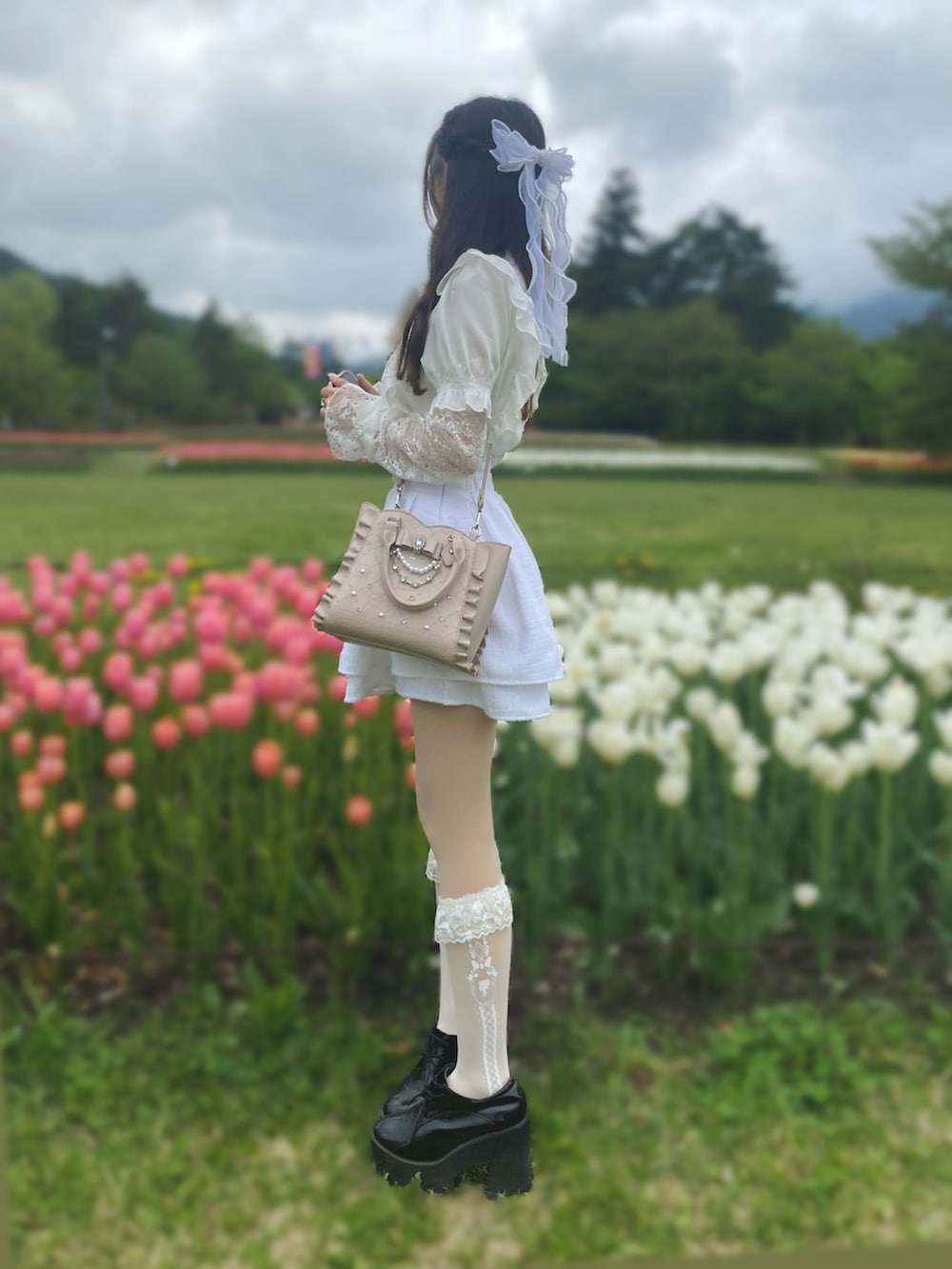 「いいね、save、フォローお願いします🤑、ガーリー、フェミニン、量産型、量産型ヲタク、量産型女子、ホワイト、ホワイトコーデ、骨格ストレート、ボウタイブラウス、アームウォーマー、ツイード、ツイードスカート、ハイウエスト、スタイルアップ」｜「evelynのフリルリボンBS（シャツ/ブラウス、ホワイト系）」を使った、🐰ㅤメ ｲ ﾒ ｲㅤ🐰さん（骨格ストレート・レディース・154cm）の春コーディネートの2枚目の写真